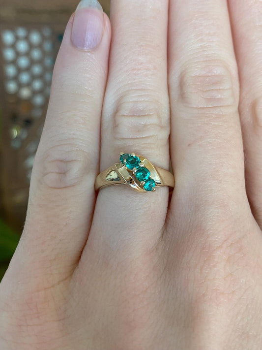 Vintage Solid 14k Yellow Gold Green Cubic Zirconia Ring - Size 5.5