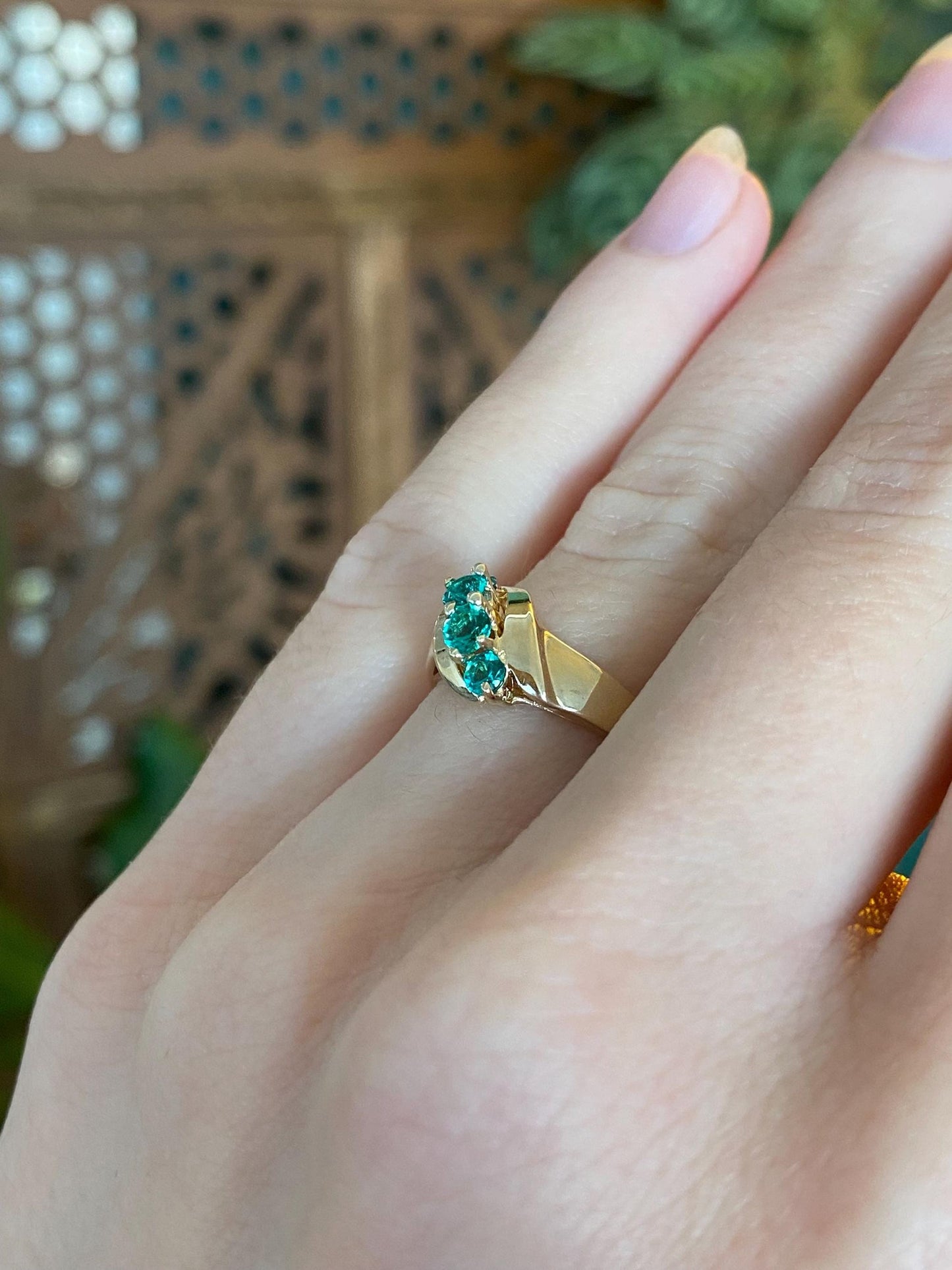 Vintage Solid 14k Yellow Gold Green Cubic Zirconia Ring - Size 5.5