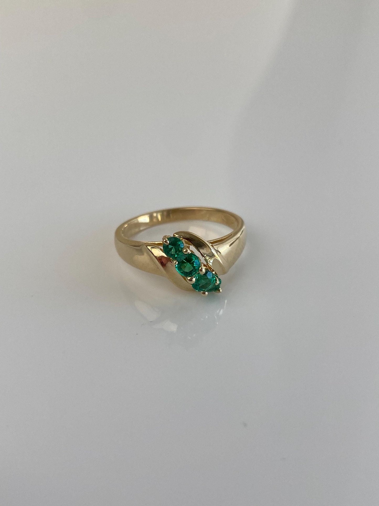 Vintage Solid 14k Yellow Gold Green Cubic Zirconia Ring - Size 5.5