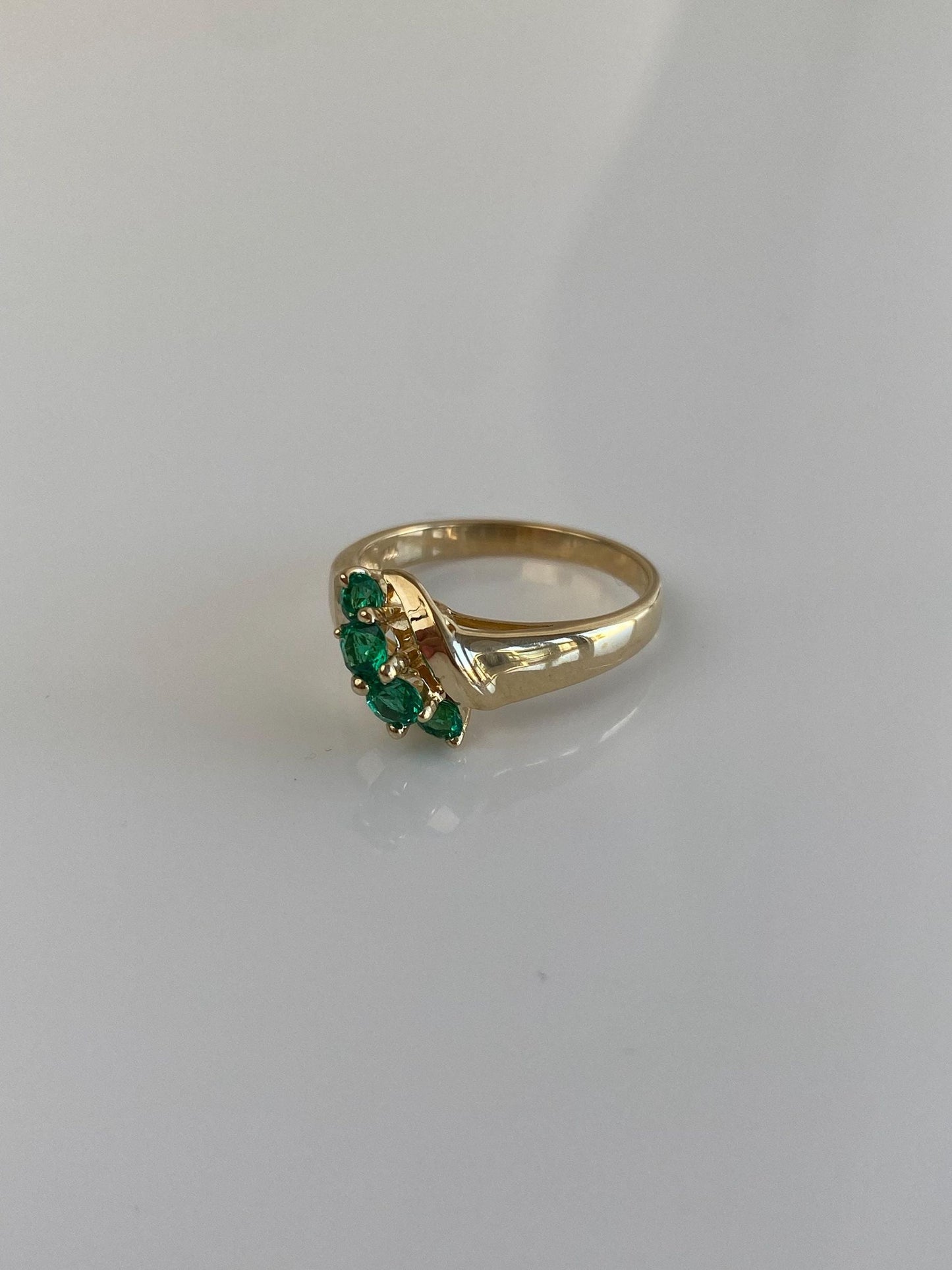 Vintage Solid 14k Yellow Gold Green Cubic Zirconia Ring - Size 5.5