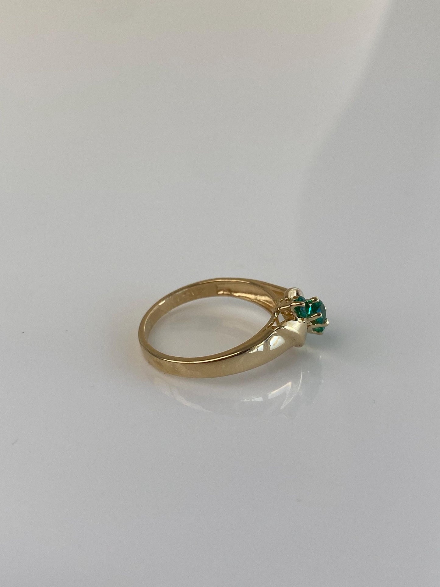 Vintage Solid 14k Yellow Gold Green Cubic Zirconia Ring - Size 5.5