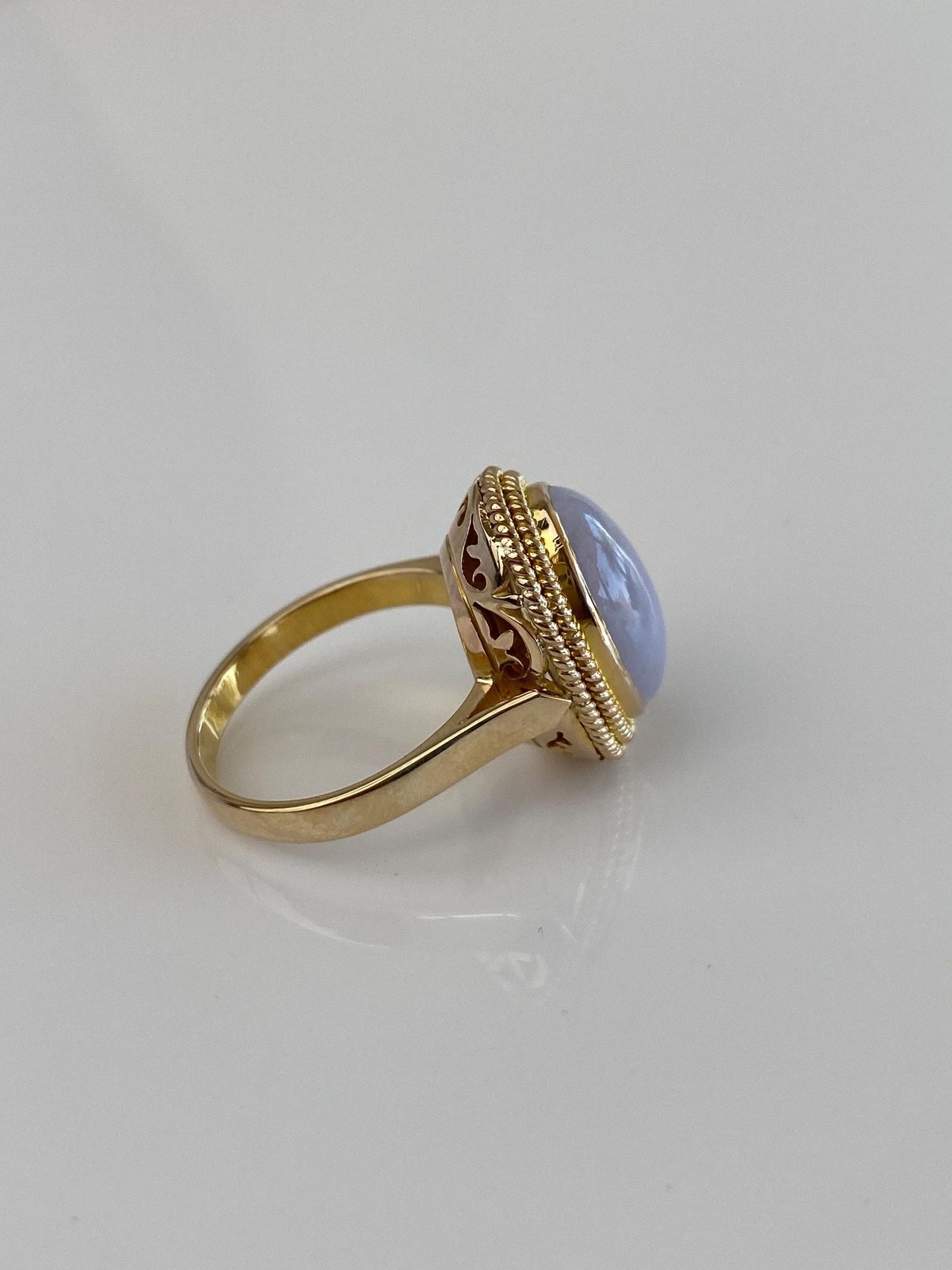 Solid 10k Yellow Gold Light Purple Jade Ring - Size 6