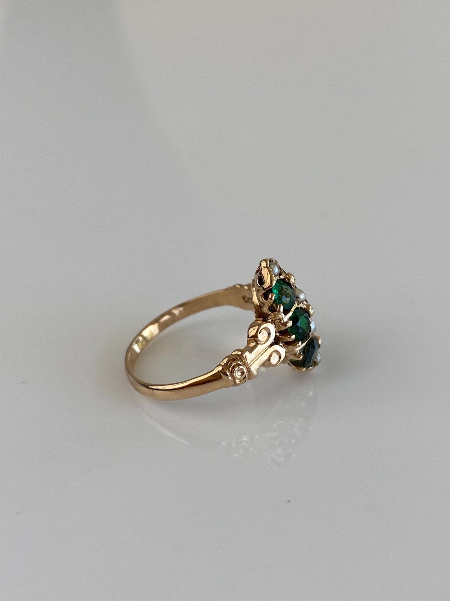 Vintage Solid 10k Rosey Gold Green Spinel Seed Pearls Ring - Size 4