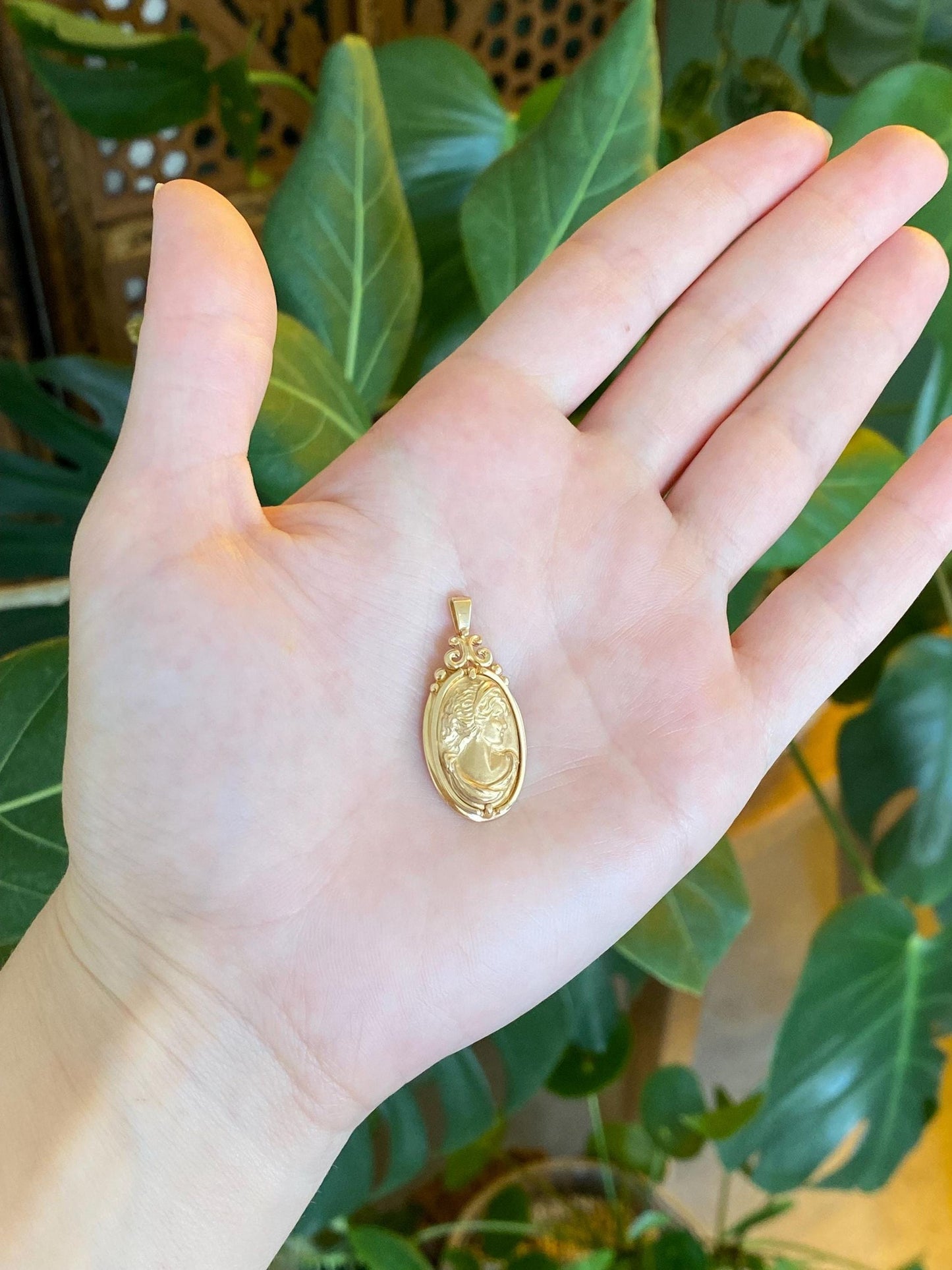 Vintage Solid 14k Yellow Gold Cameo Charm