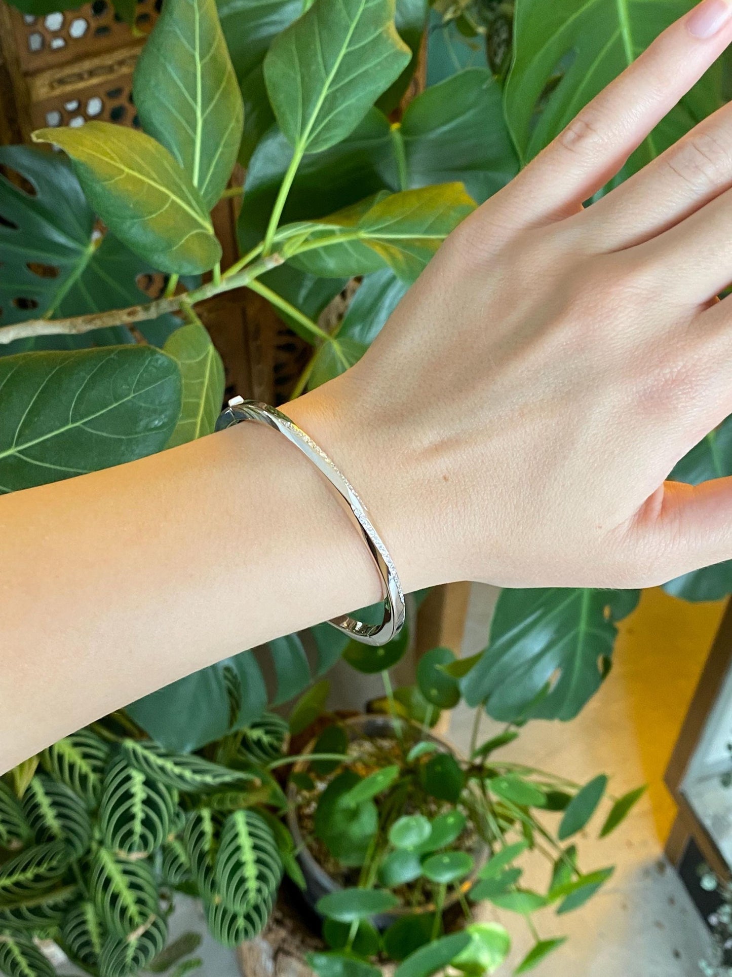 Vintage 18k White Gold Diamonds Bangle Bracelet - 7 Inches