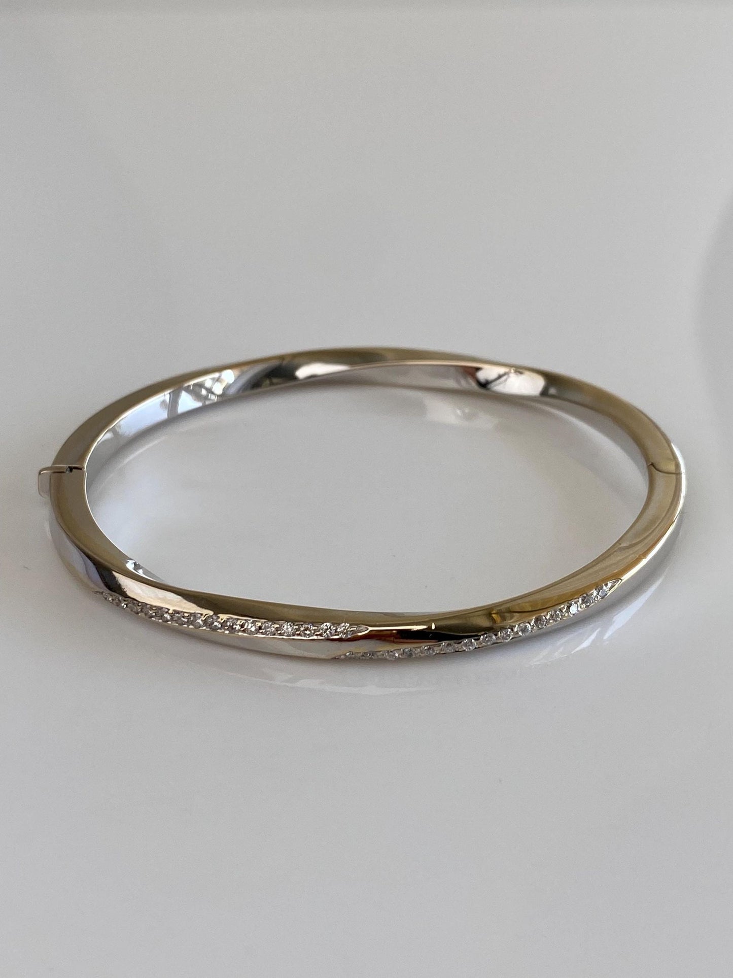 Vintage 18k White Gold Diamonds Bangle Bracelet - 7 Inches