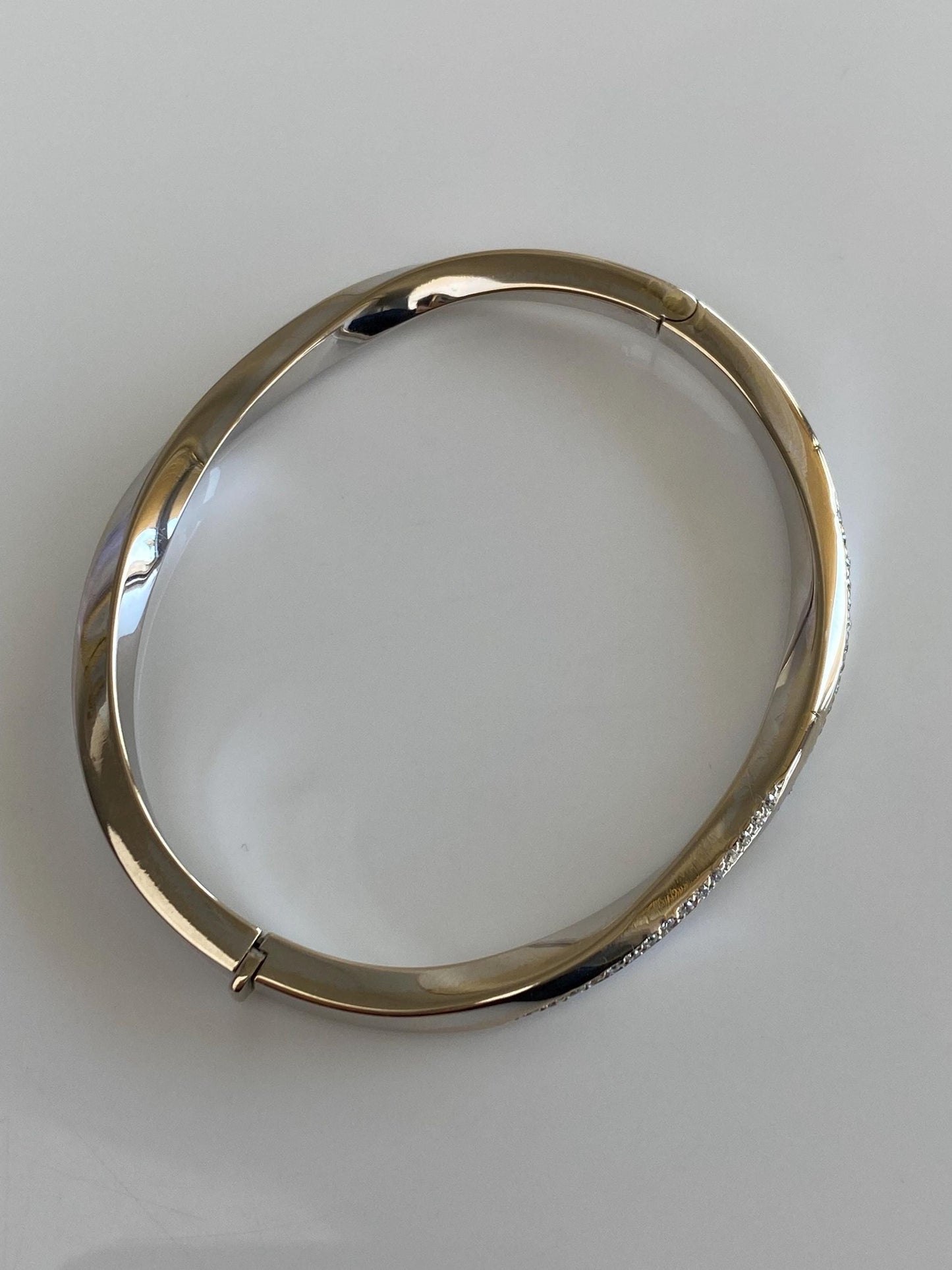 Vintage 18k White Gold Diamonds Bangle Bracelet - 7 Inches
