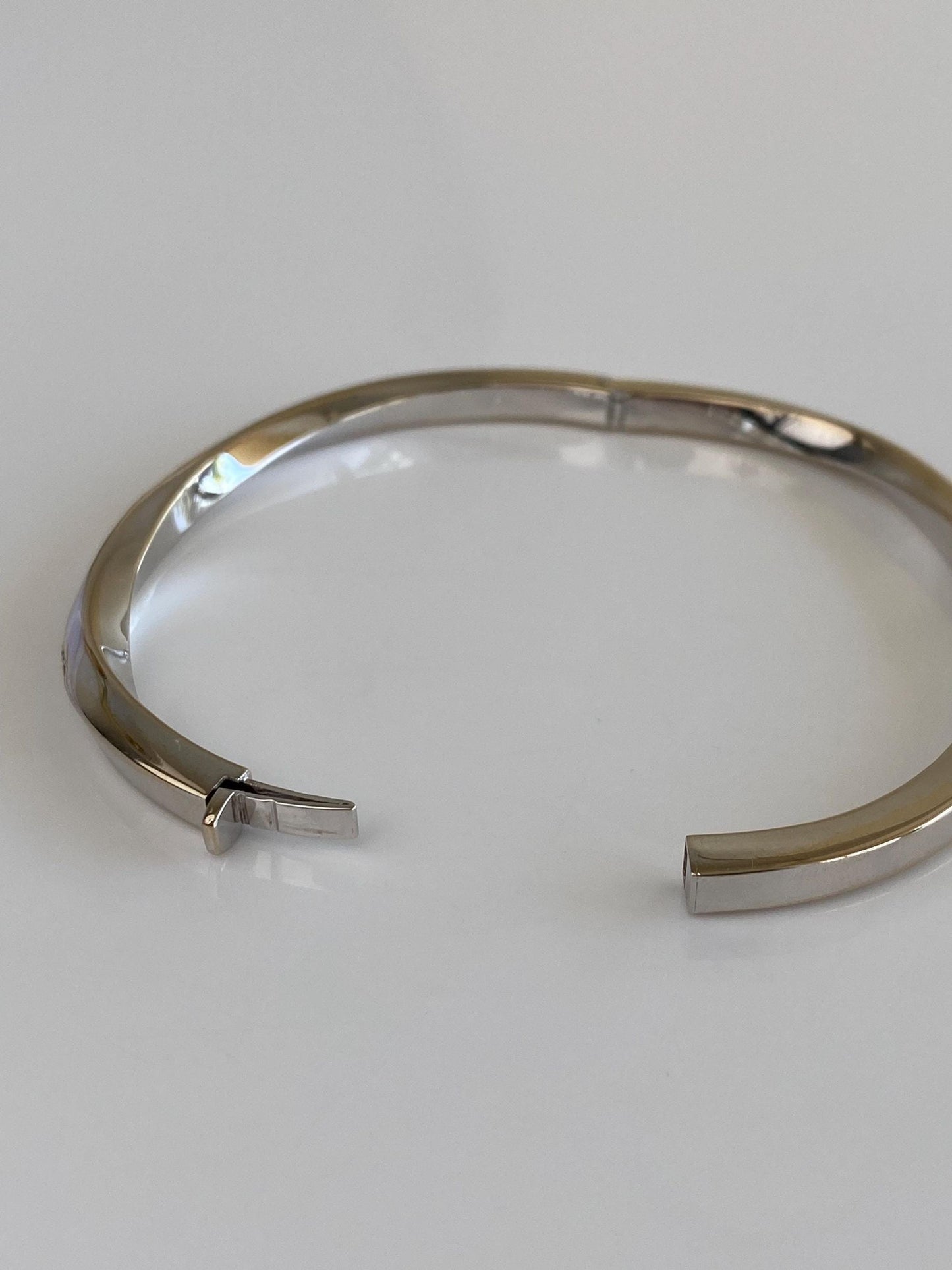 Vintage 18k White Gold Diamonds Bangle Bracelet - 7 Inches