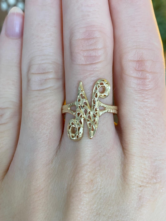 Vintage Solid 14k Yellow Gold Diamond Cut Initial 'N' Ring - Size 7.75
