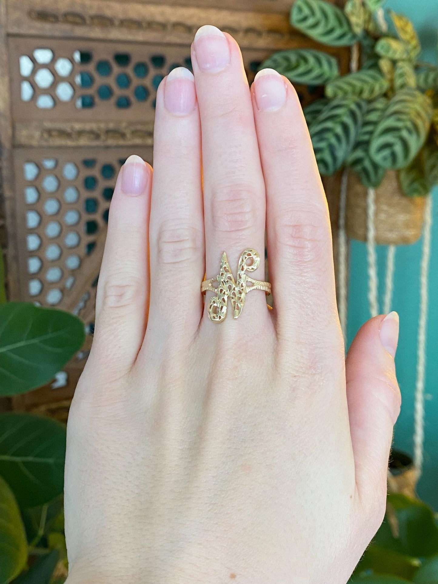 Vintage Solid 14k Yellow Gold Diamond Cut Initial 'N' Ring - Size 7.75