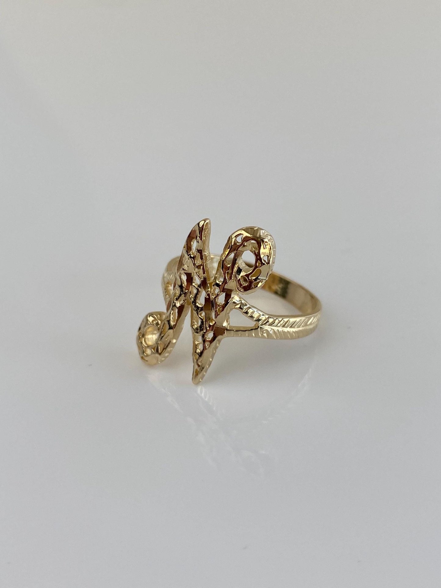 Vintage Solid 14k Yellow Gold Diamond Cut Initial 'N' Ring - Size 7.75