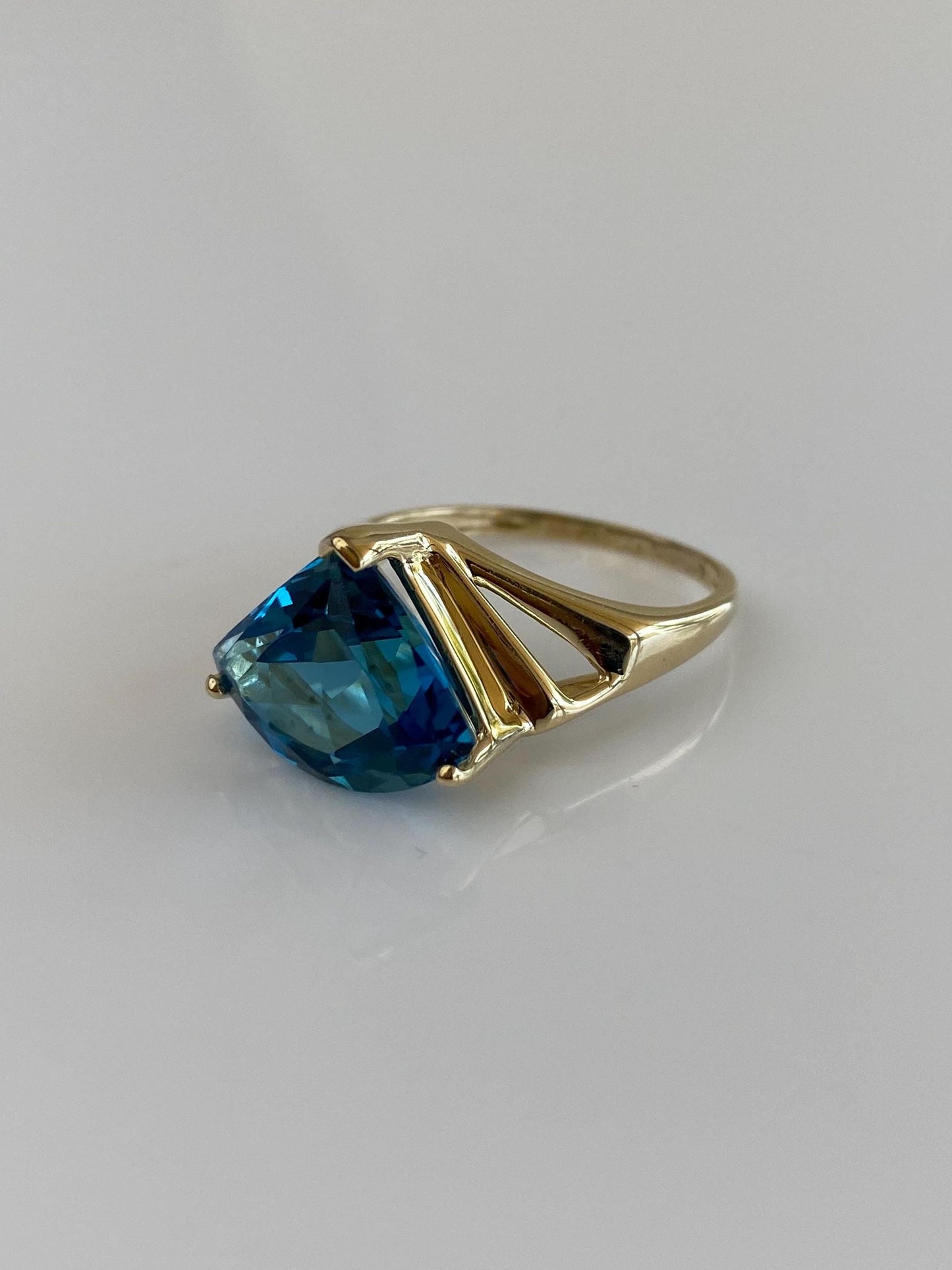 Vintage Solid 14k Yellow Gold Topaz Triangle Ring - Size 7.25