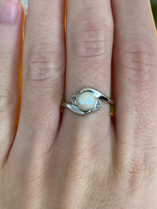 Vintage Solid 10k White Gold Diamond Pearl Ring - Size 7