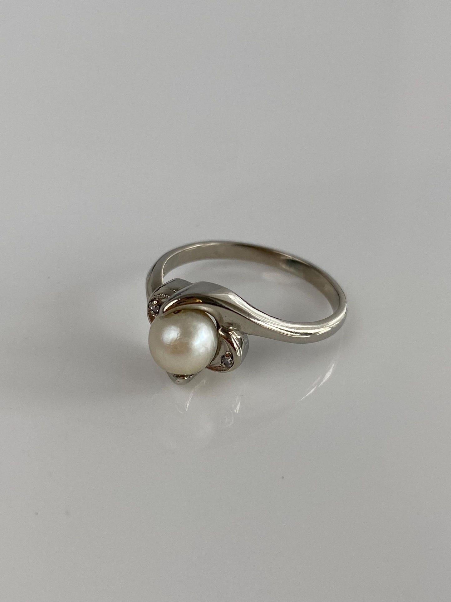 Vintage Solid 10k White Gold Diamond Pearl Ring - Size 7