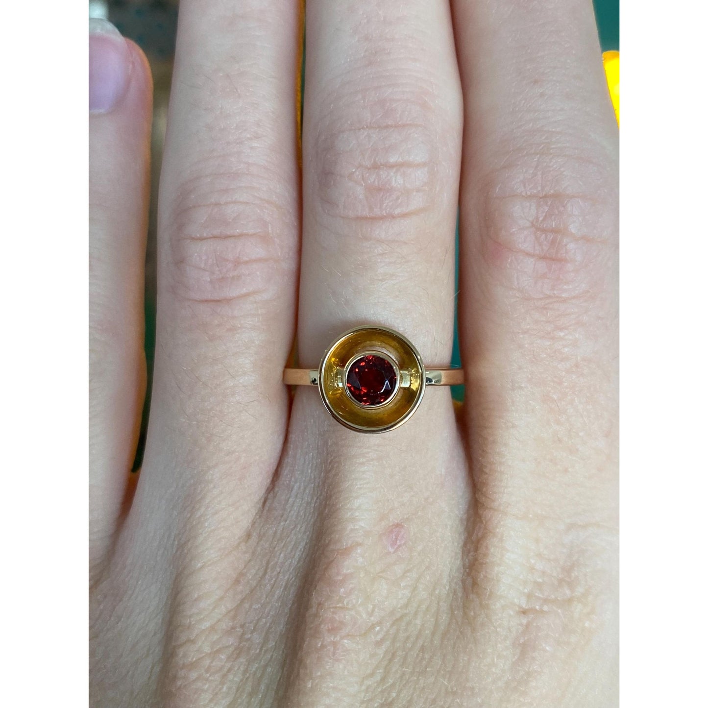 Vintage Solid 18k Yellow Gold Garnet Ring - Size 6.25