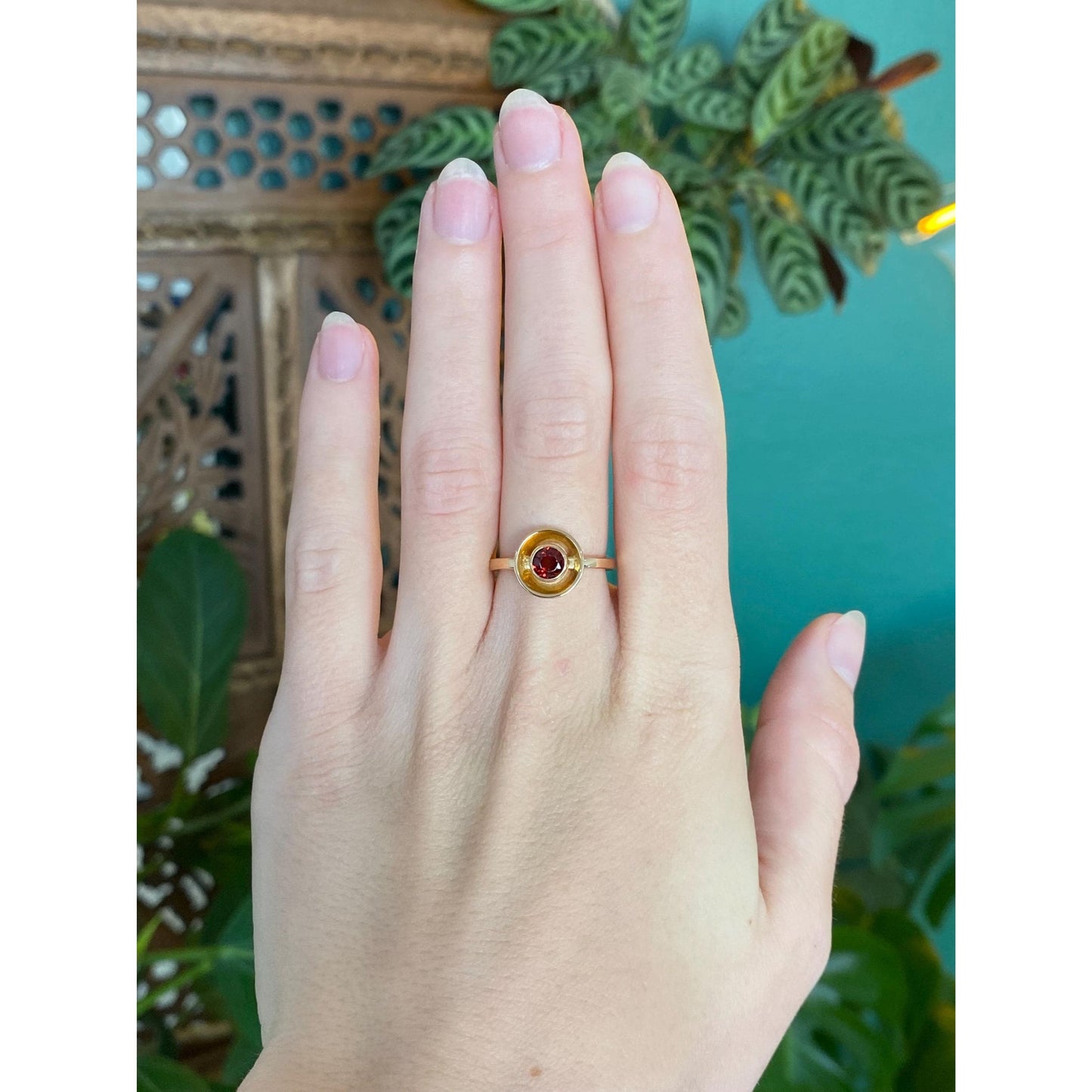 Vintage Solid 18k Yellow Gold Garnet Ring - Size 6.25