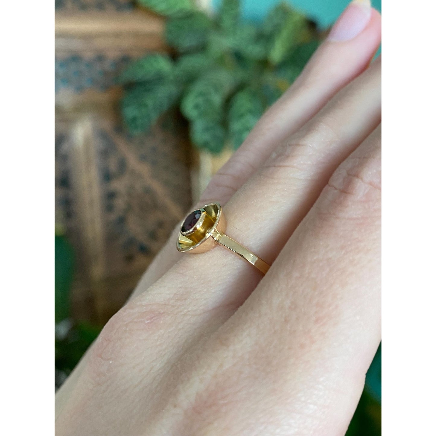 Vintage Solid 18k Yellow Gold Garnet Ring - Size 6.25