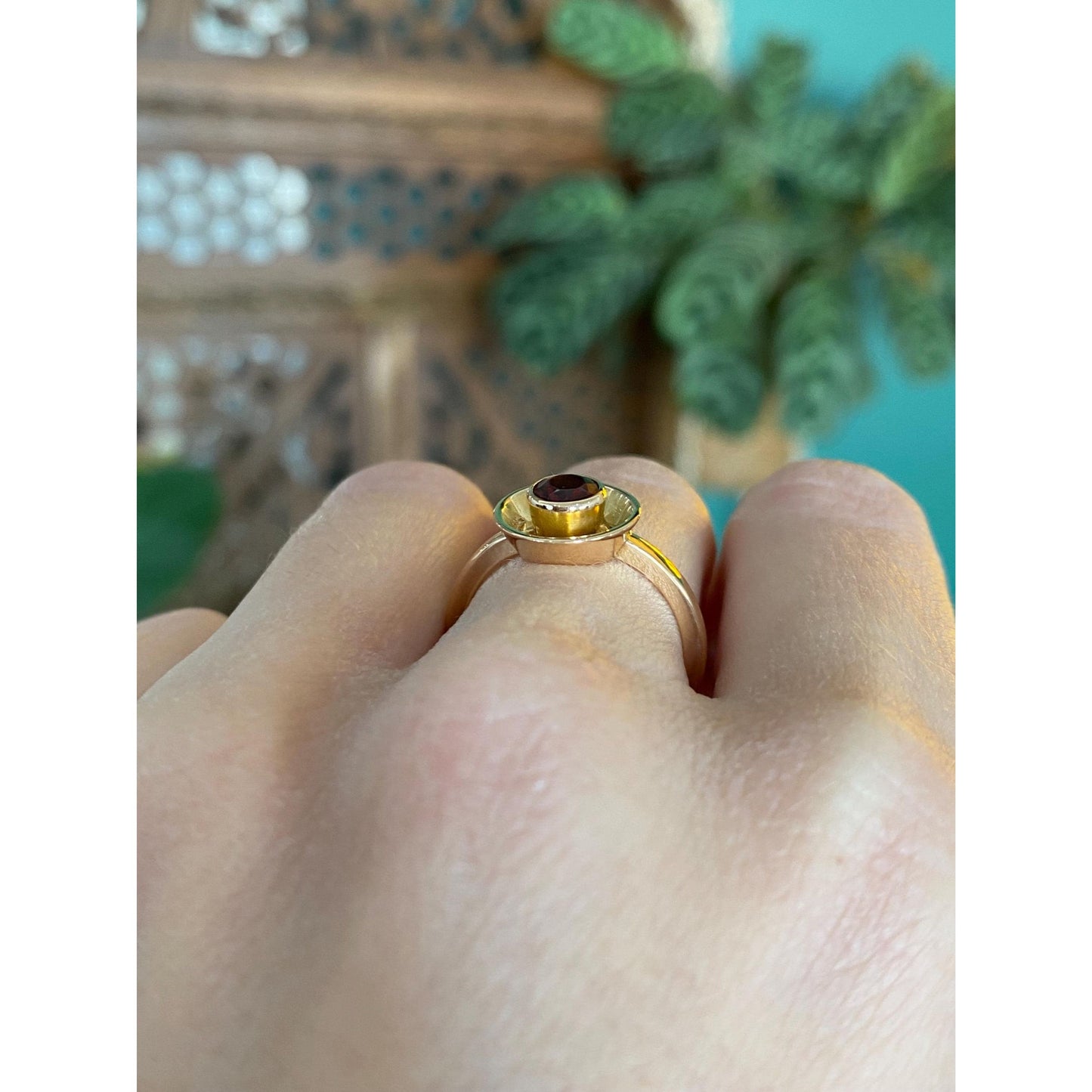 Vintage Solid 18k Yellow Gold Garnet Ring - Size 6.25