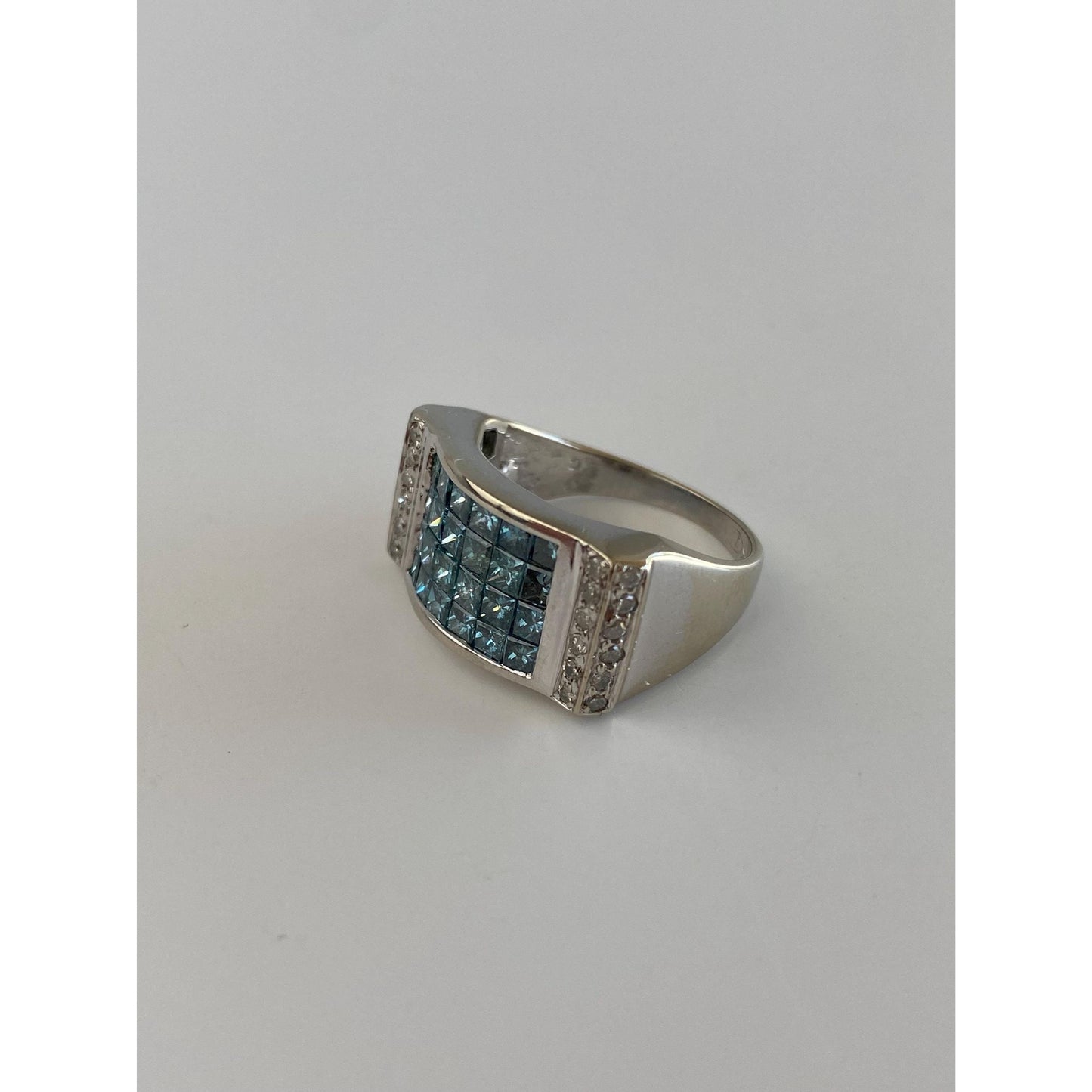 Vintage Solid 14k White Gold Blue & Clear Diamond Ring - Size 7