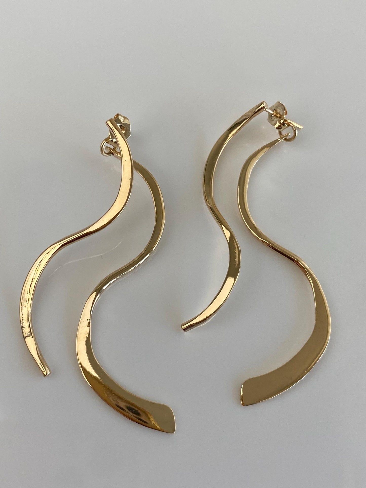 Vintage Solid 14k Yellow Gold Wavy Dangle Stud Earrings