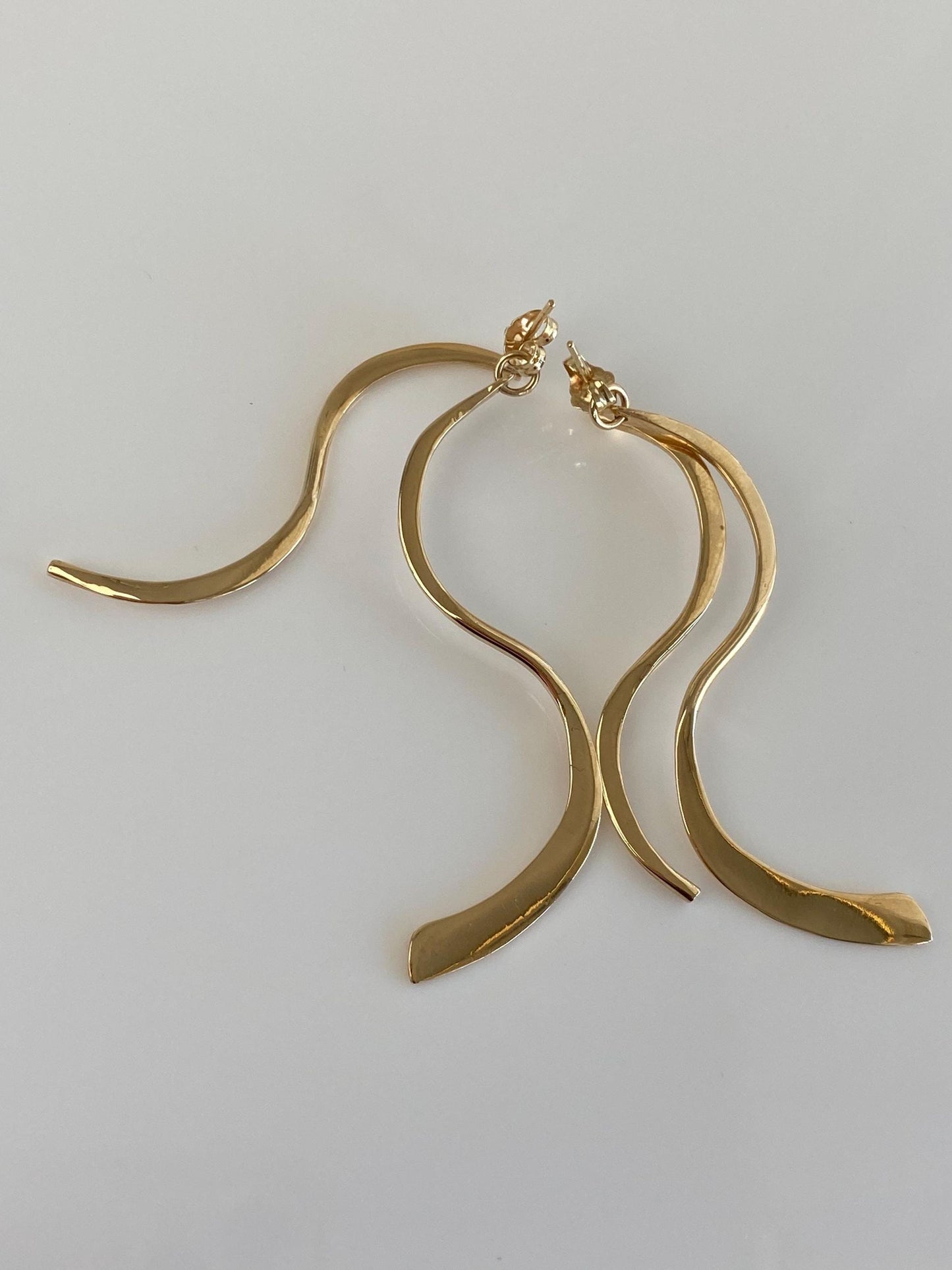 Vintage Solid 14k Yellow Gold Wavy Dangle Stud Earrings