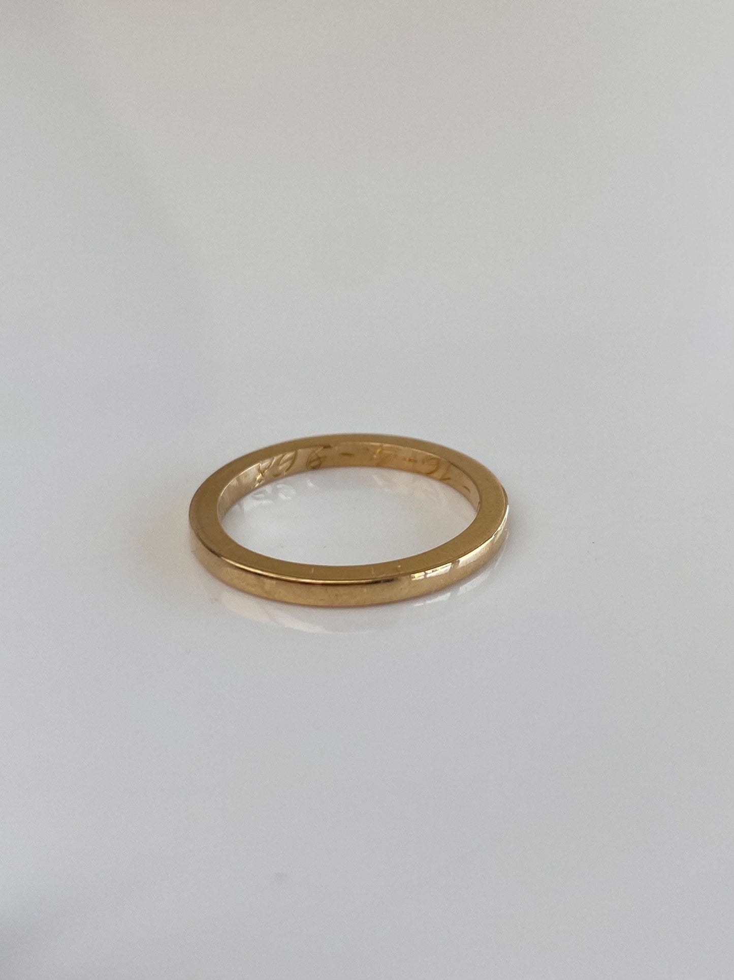 Vintage Solid 18k Yellow Gold Ring Band - Size 5.75