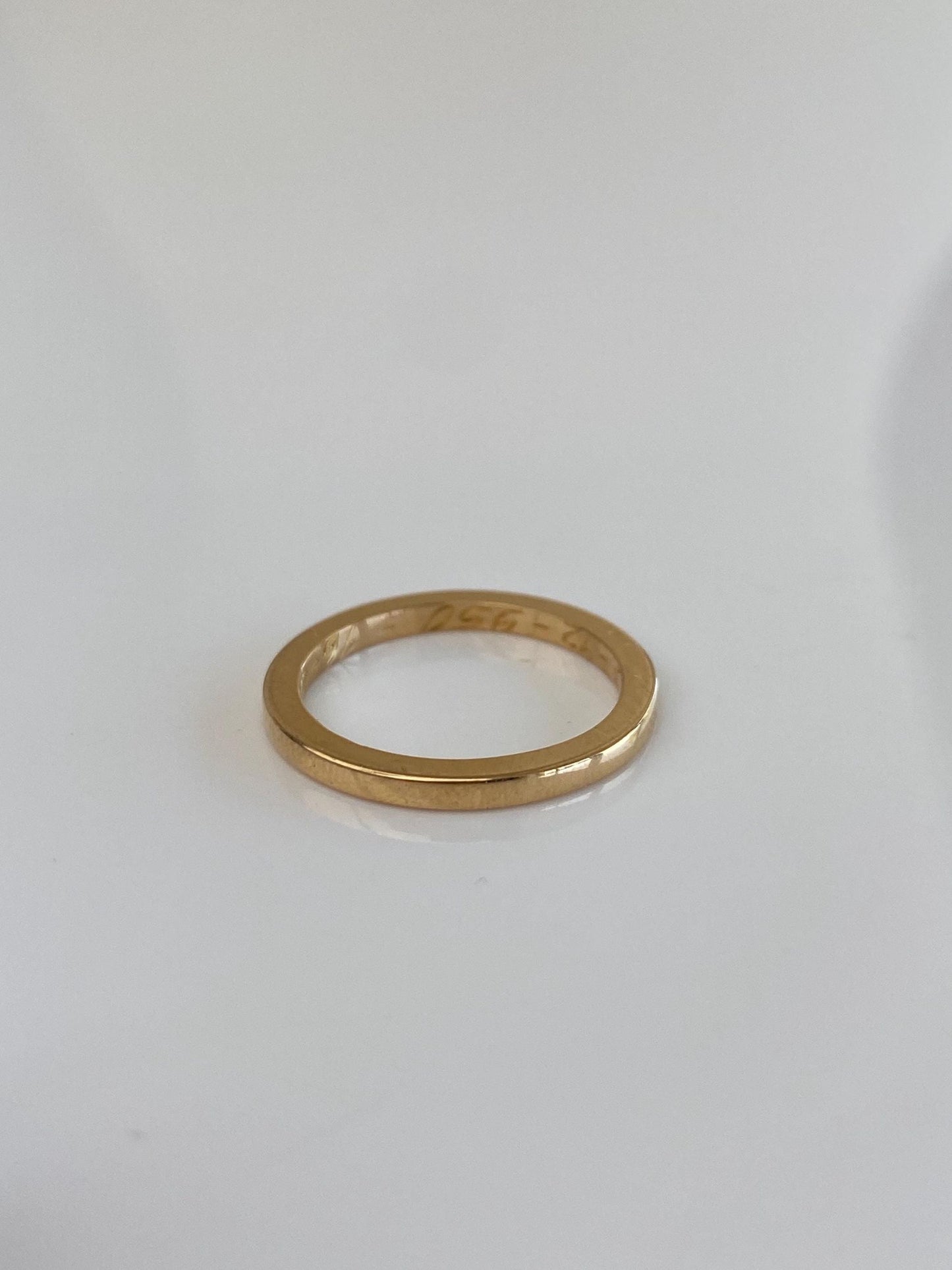Vintage Solid 18k Yellow Gold Ring Band - Size 5.75