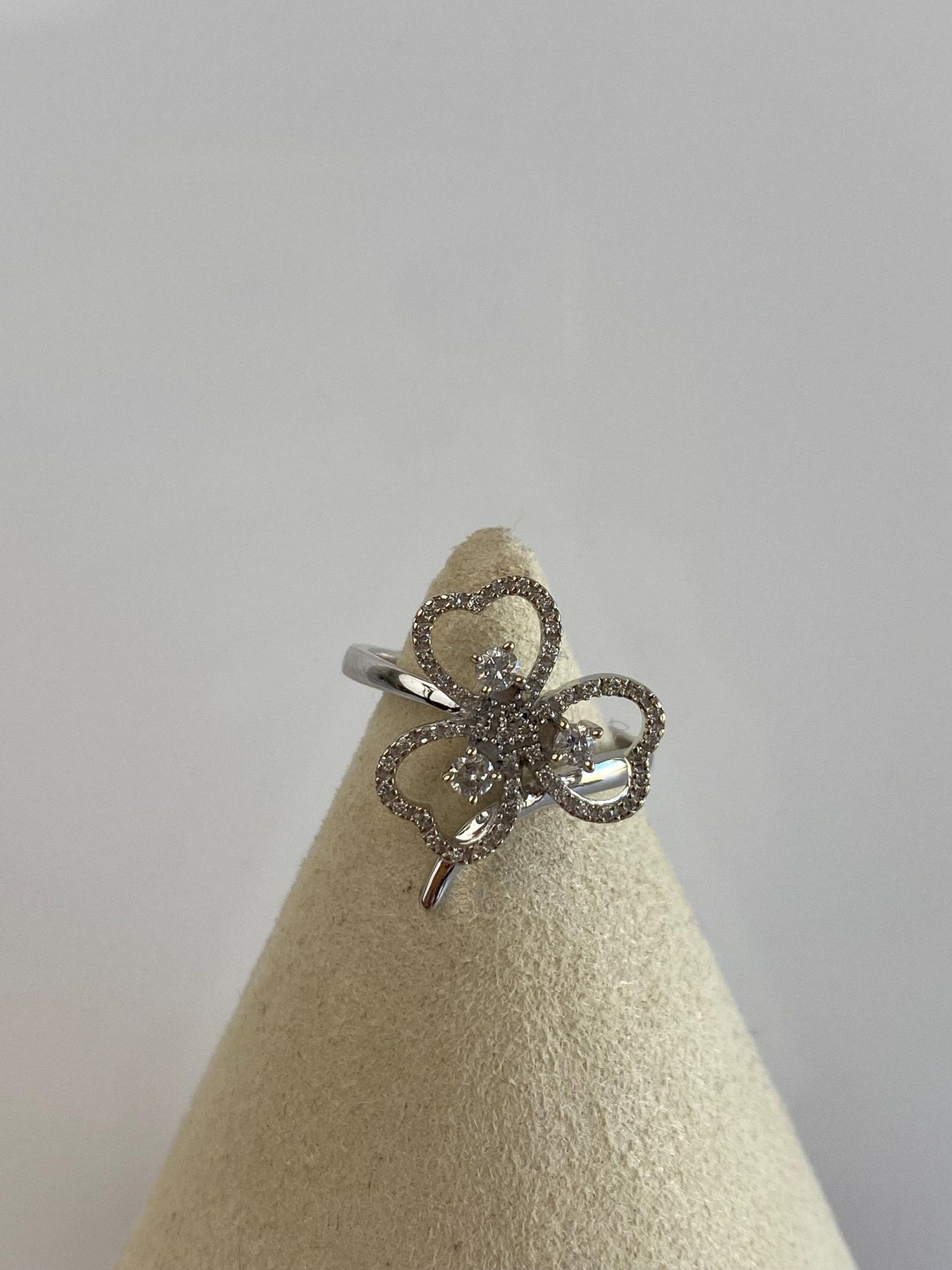 Vintage Solid 14k White Gold Diamond Clover Ring - Size 6.75