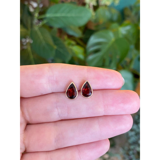 Vintage Solid 14k Yellow Gold Garnet Teardrop Stud Earrings