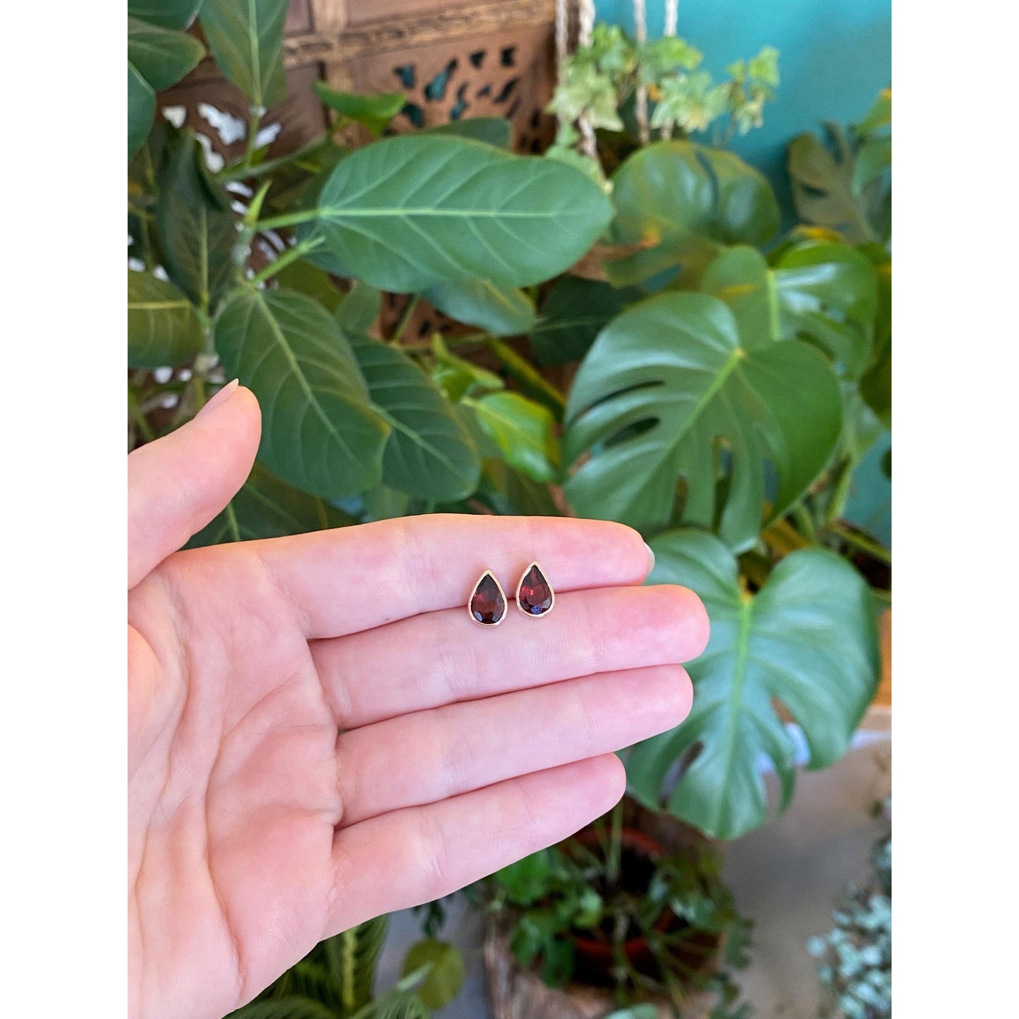 Vintage Solid 14k Yellow Gold Garnet Teardrop Stud Earrings