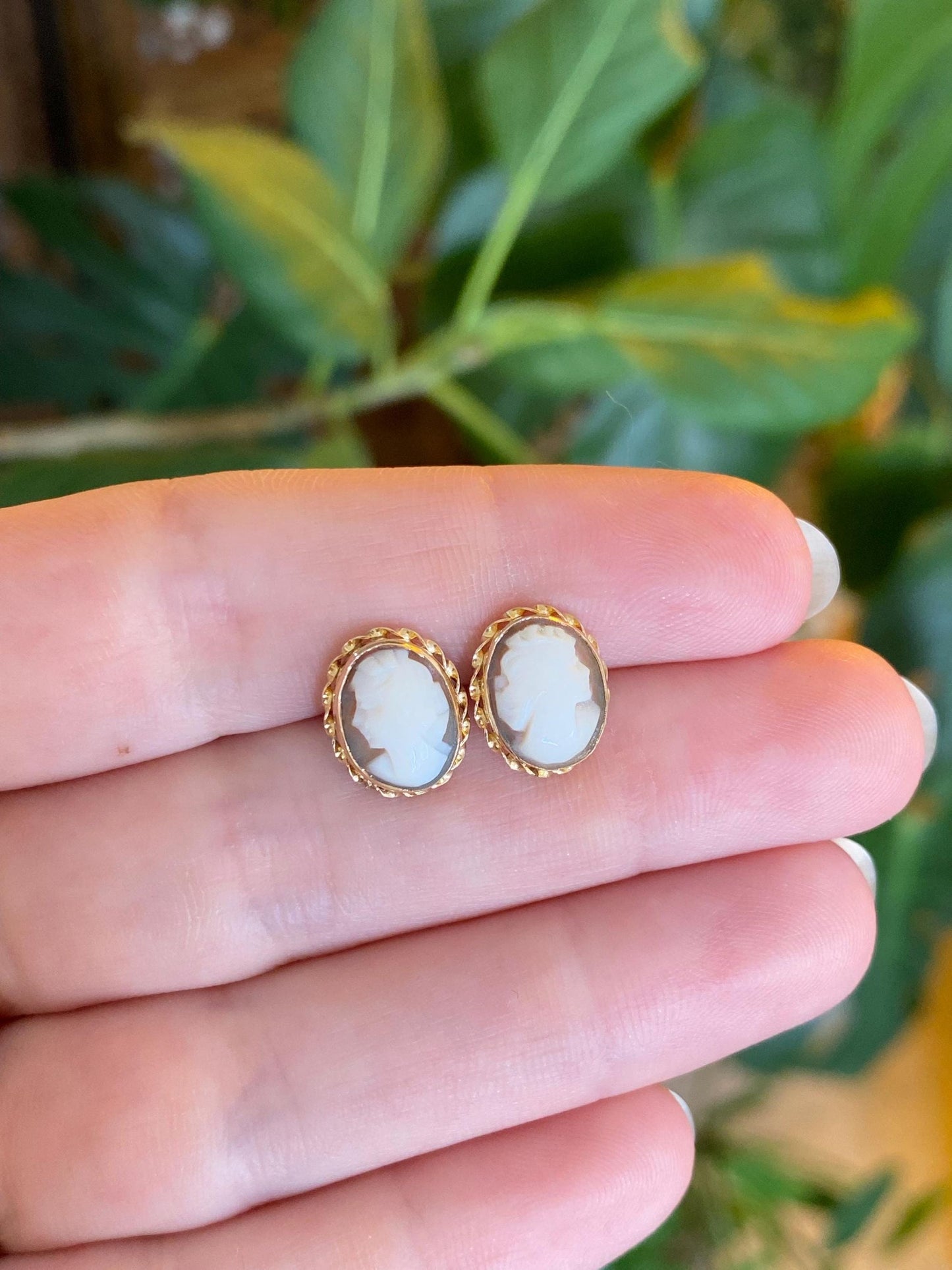 Vintage Solid 14k Yellow Gold Cameo Stud Earrings
