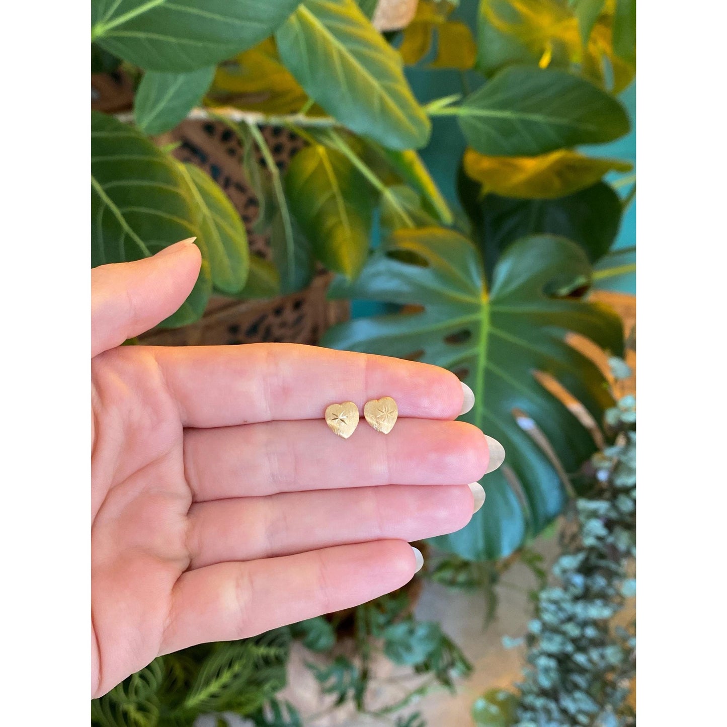 Vintage Solid 14k Yellow Gold Diamond Cut Satin Heart Stud Earrings