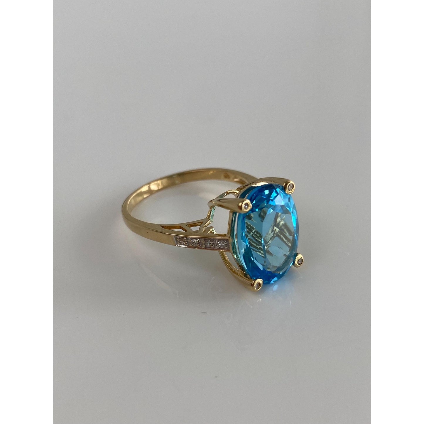 Vintage Solid 14k Yellow Gold Diamond Topaz Ring - Size 8.75