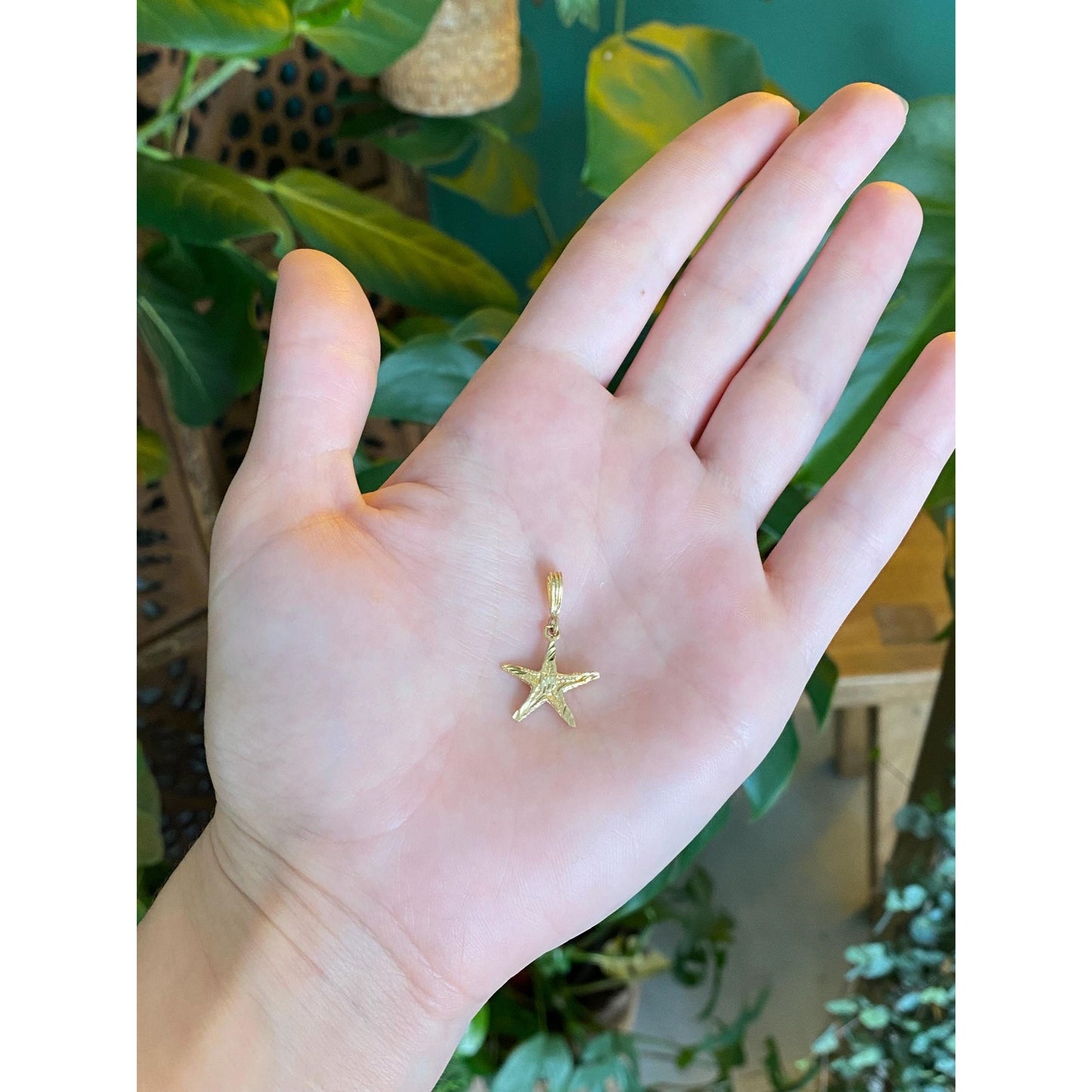 Vintage Solid 14k Yellow Gold Diamond Cut Starfish Charm