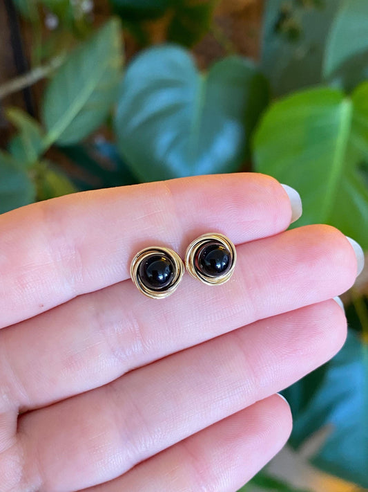 Vintage 14k Yellow Gold Black Onyx Knot Stud Earrings