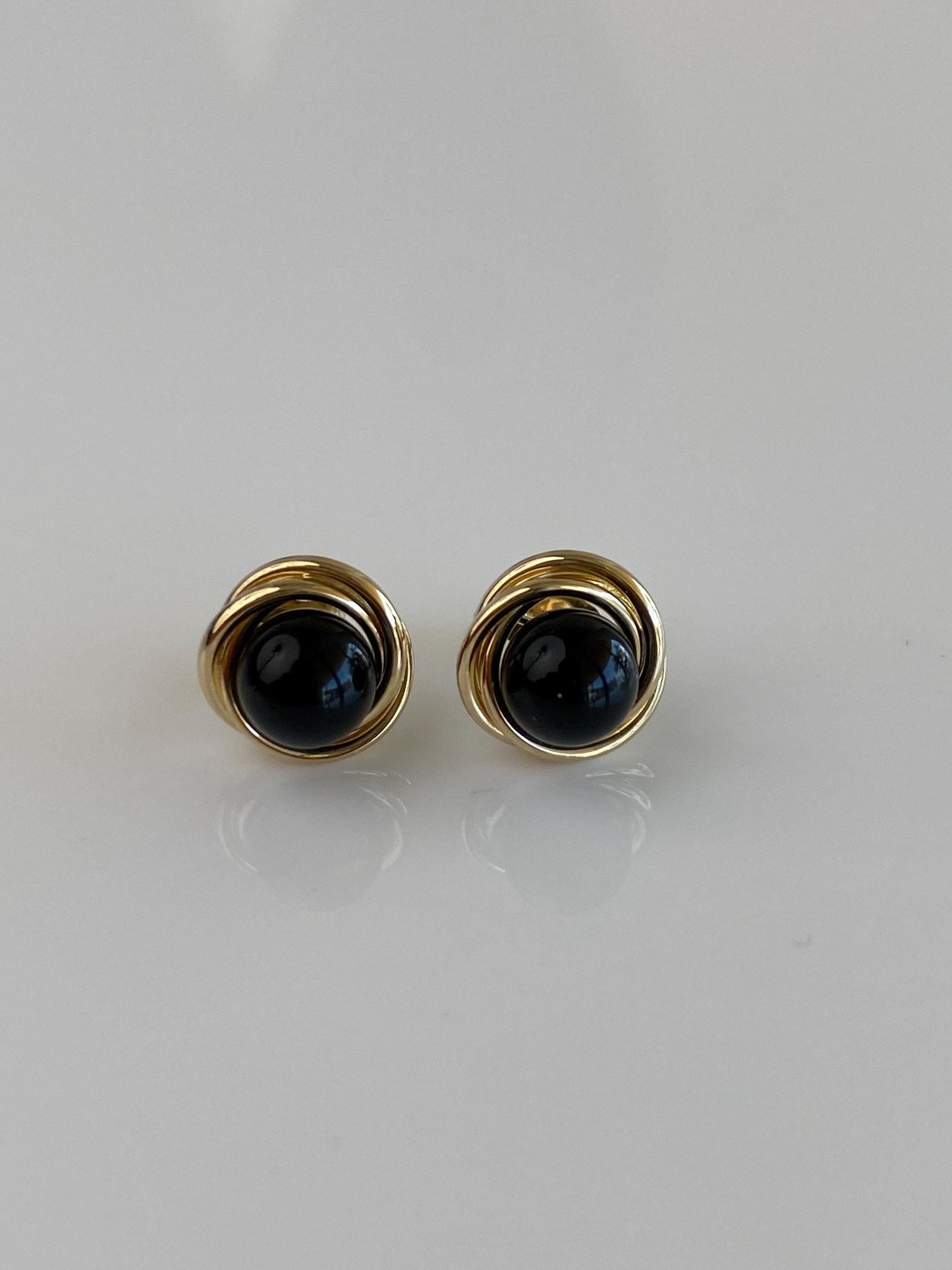 Vintage 14k Yellow Gold Black Onyx Knot Stud Earrings