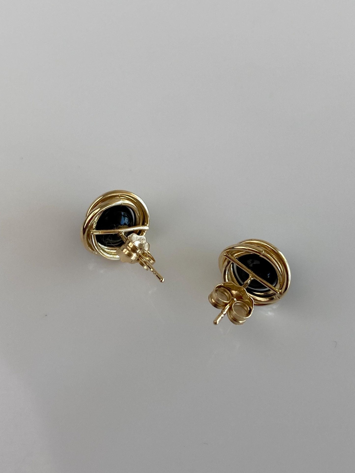 Vintage 14k Yellow Gold Black Onyx Knot Stud Earrings