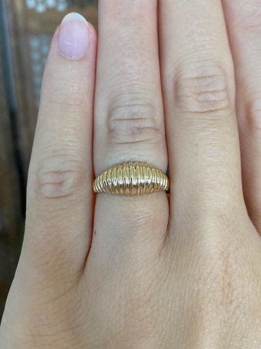 Solid 14k Yellow Gold Scalloped Ring - Size 5