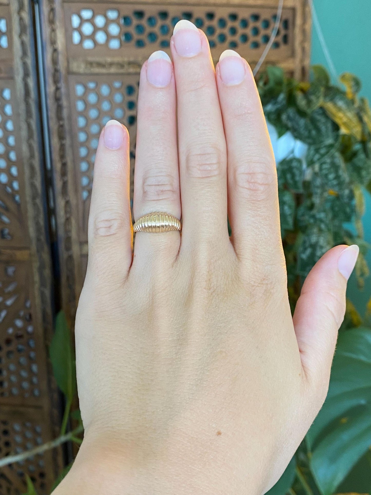 Solid 14k Yellow Gold Scalloped Ring - Size 5