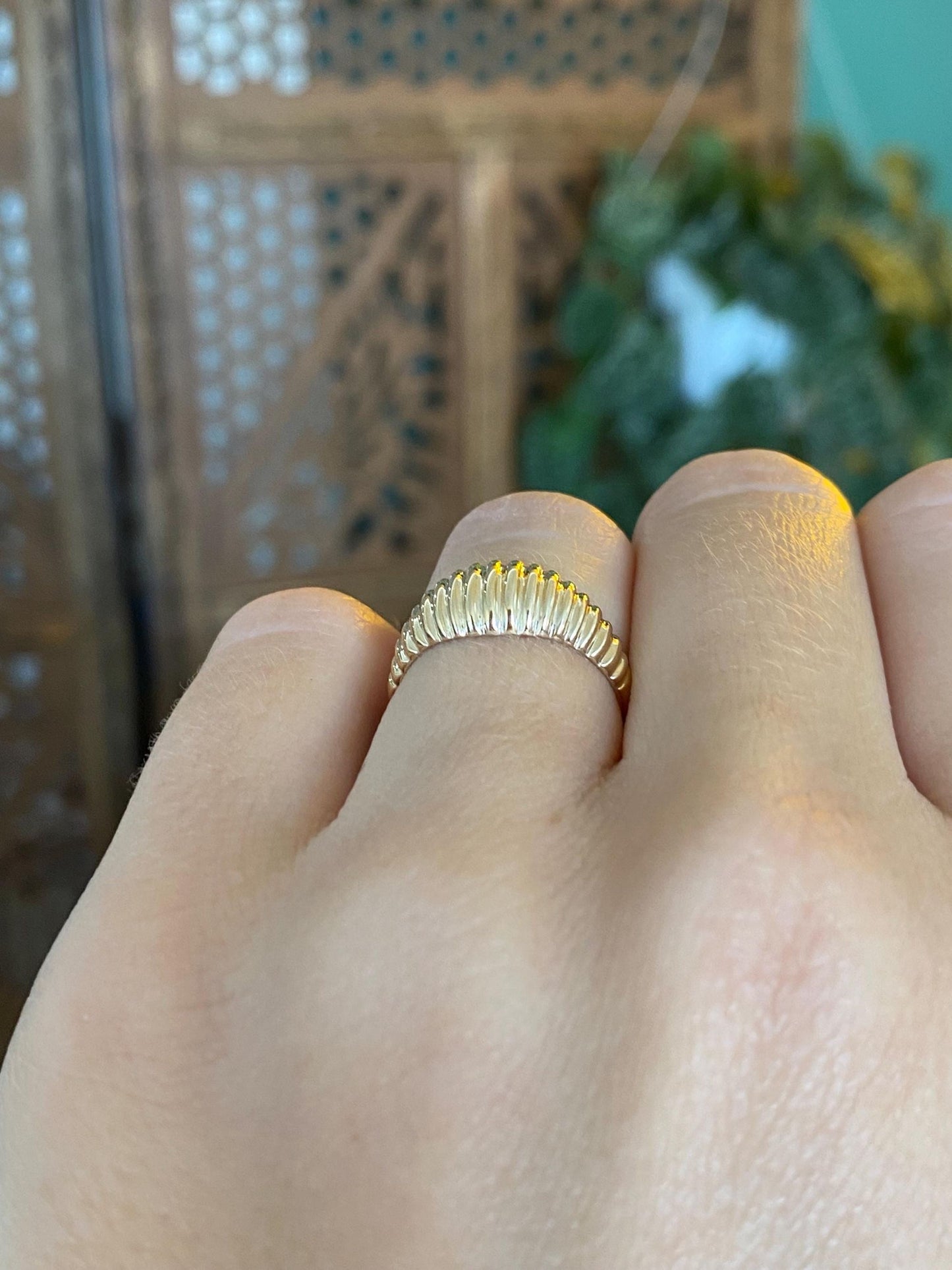 Solid 14k Yellow Gold Scalloped Ring - Size 5