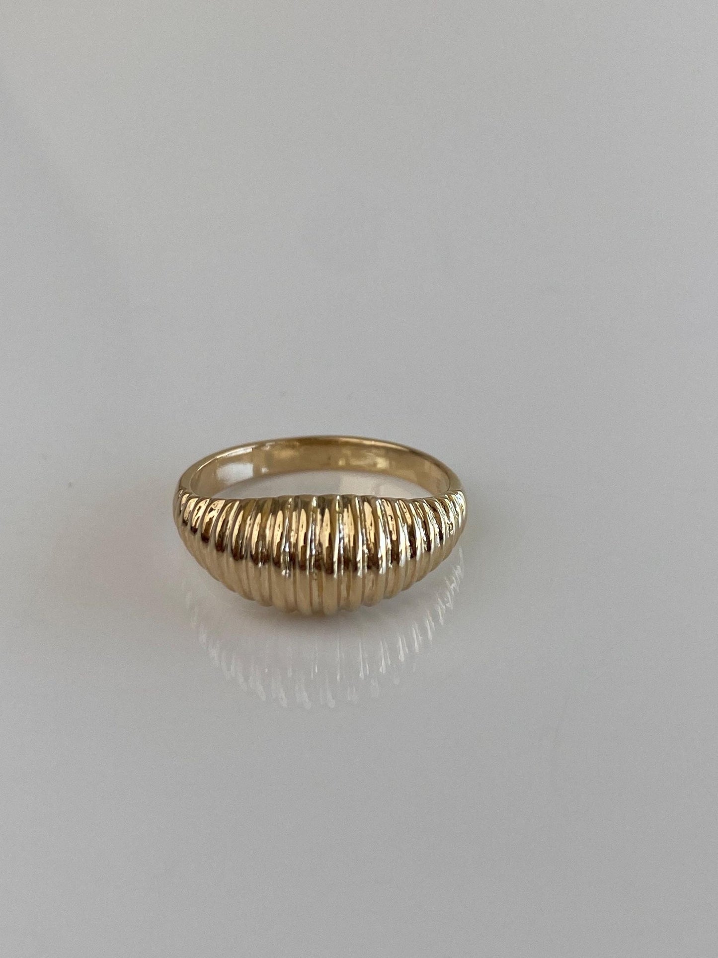 Solid 14k Yellow Gold Scalloped Ring - Size 5