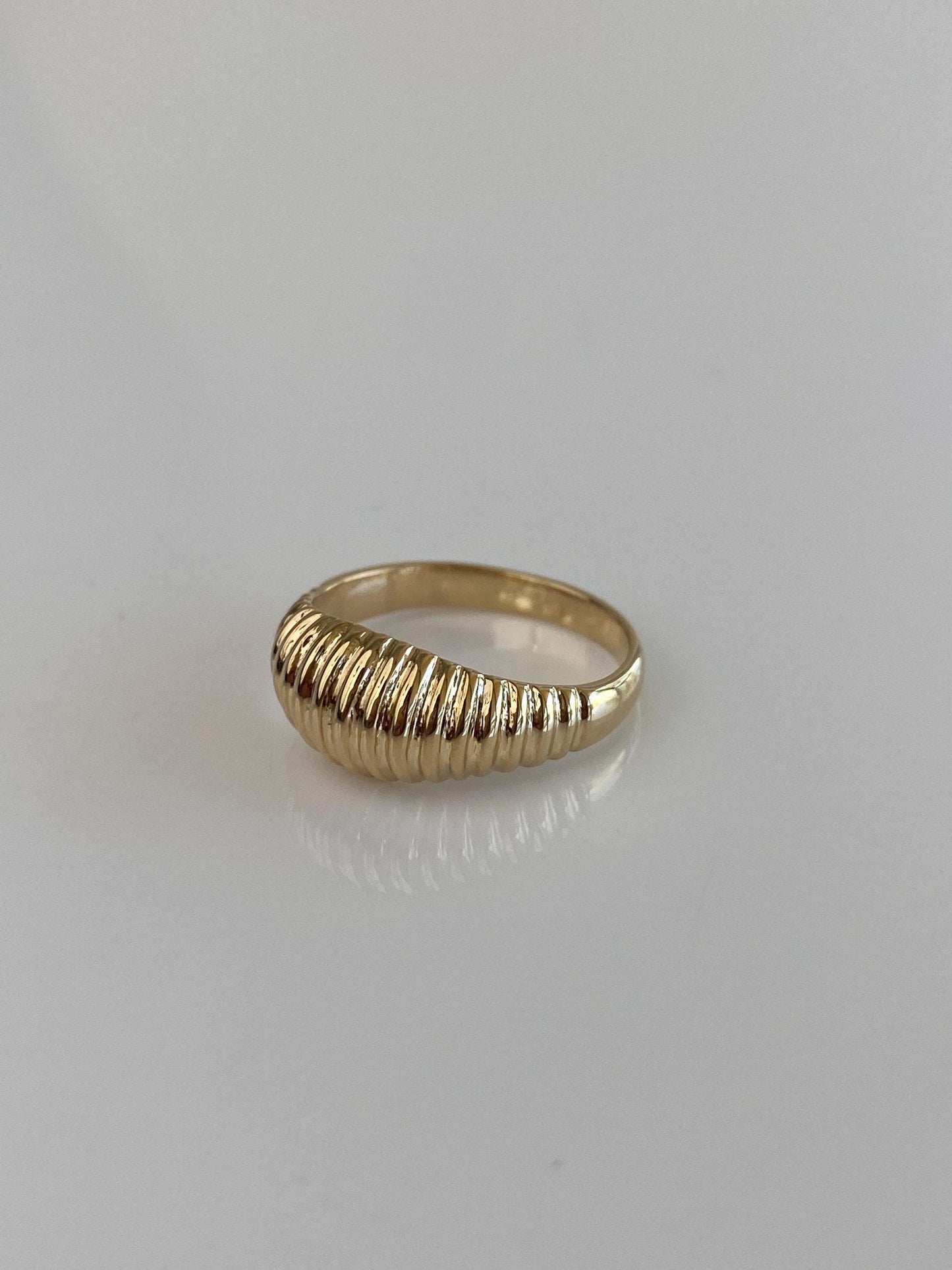 Solid 14k Yellow Gold Scalloped Ring - Size 5