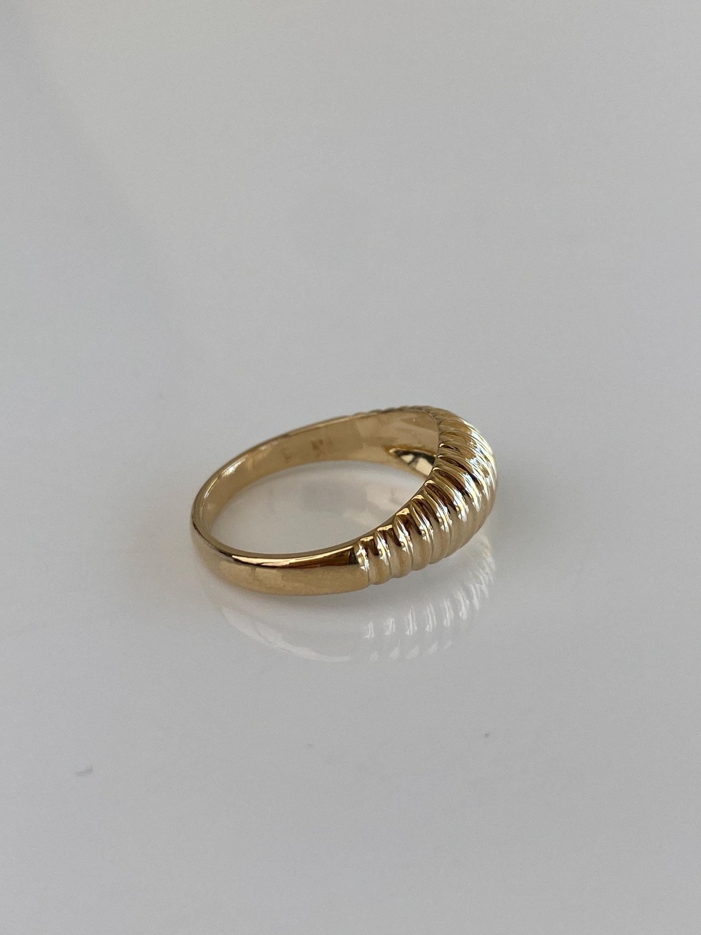 Solid 14k Yellow Gold Scalloped Ring - Size 5