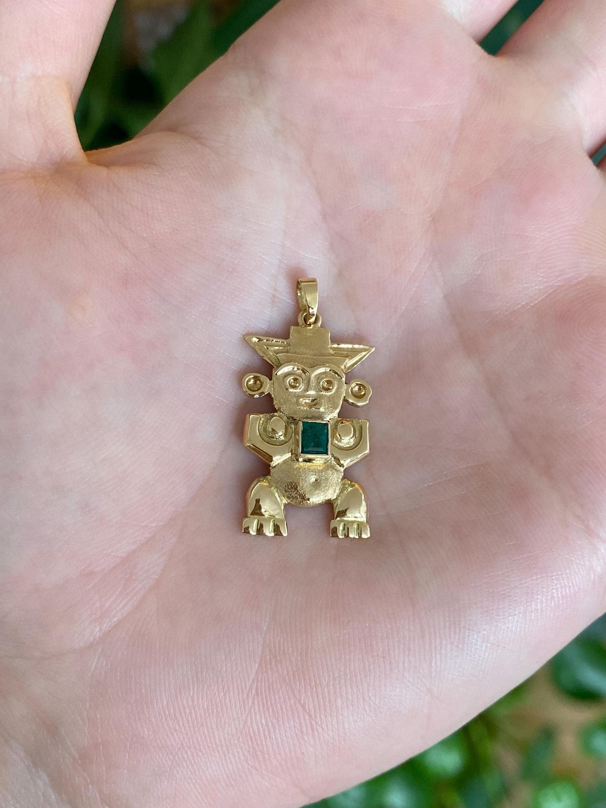 Vintage Solid 18k Yellow Gold Emerald Inca Charm