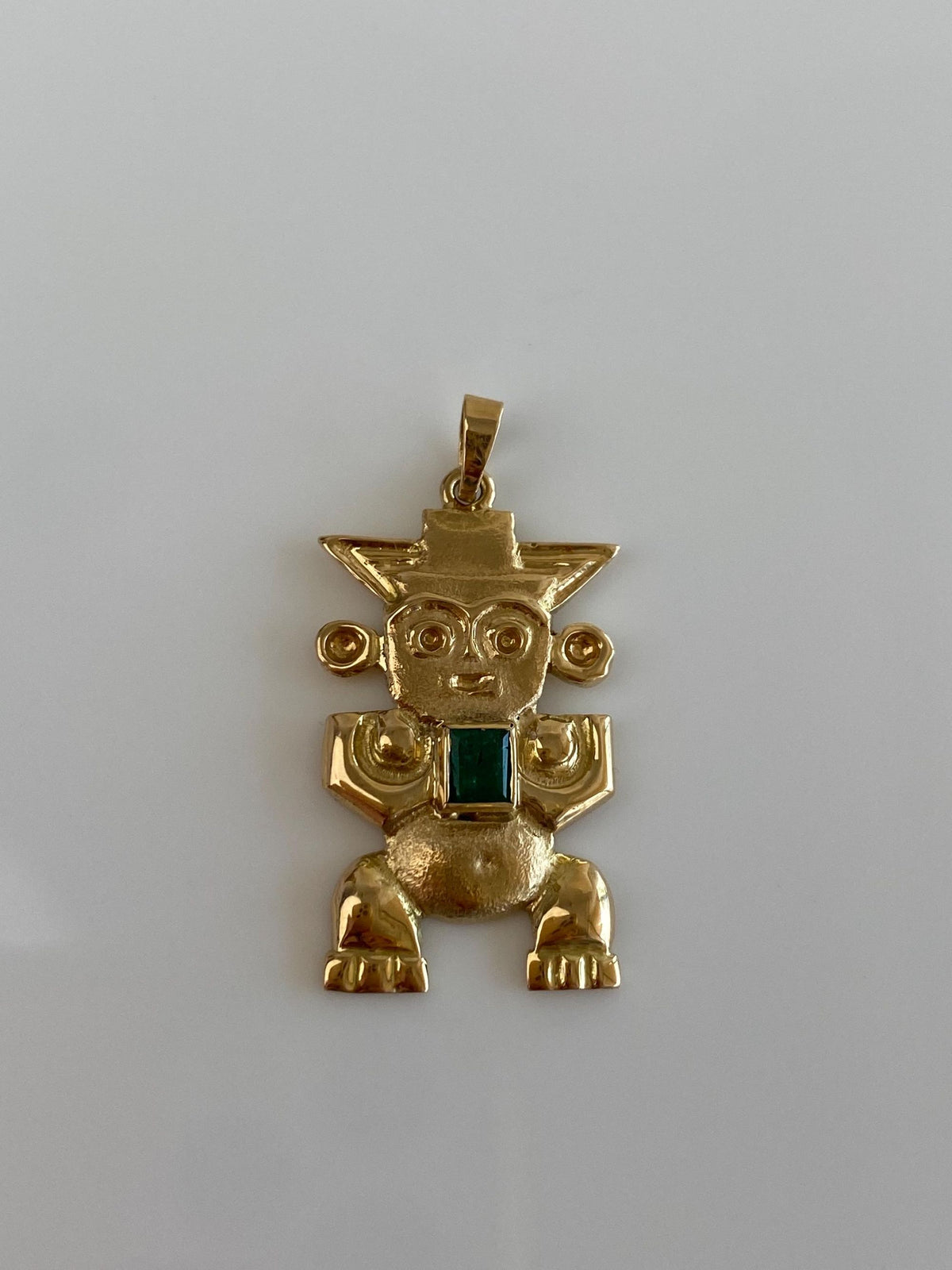 Vintage Solid 18k Yellow Gold Emerald Inca Charm