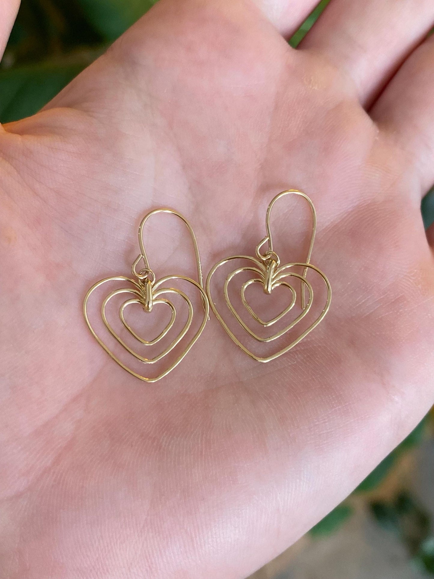 Vintage Solid 14k Yellow Gold Wire Heart Dangle Earrings