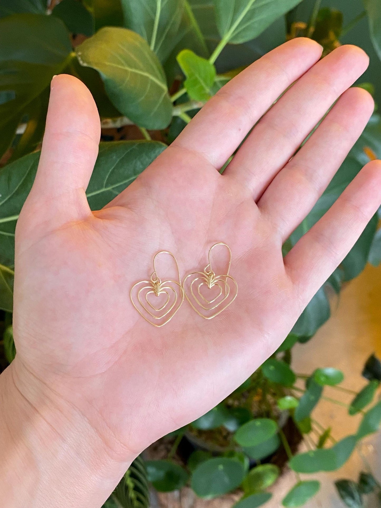 Vintage Solid 14k Yellow Gold Wire Heart Dangle Earrings