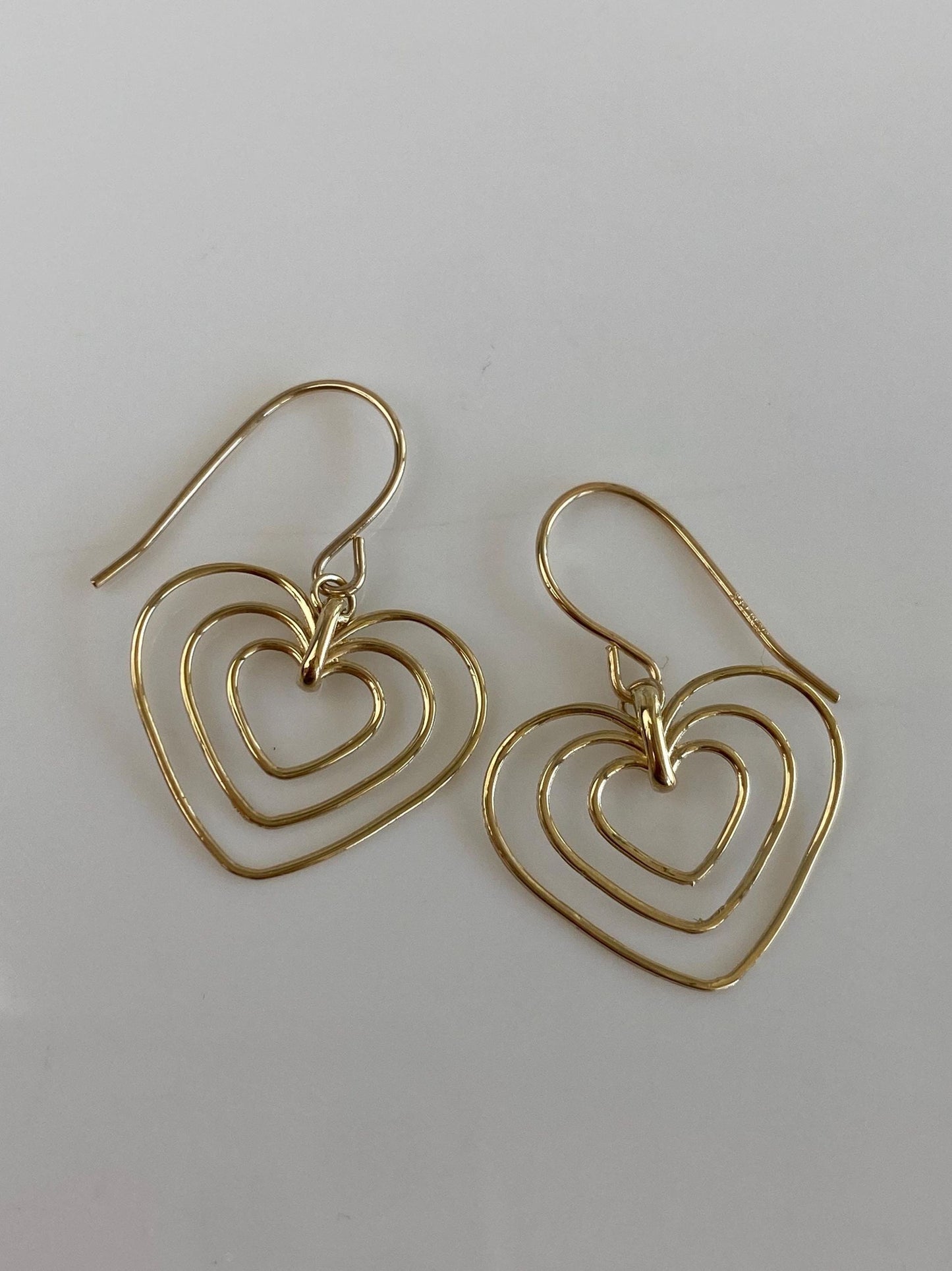 Vintage Solid 14k Yellow Gold Wire Heart Dangle Earrings