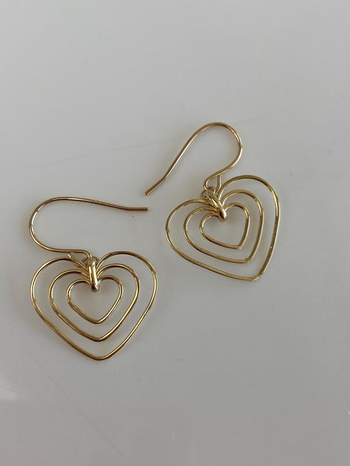 Vintage Solid 14k Yellow Gold Wire Heart Dangle Earrings