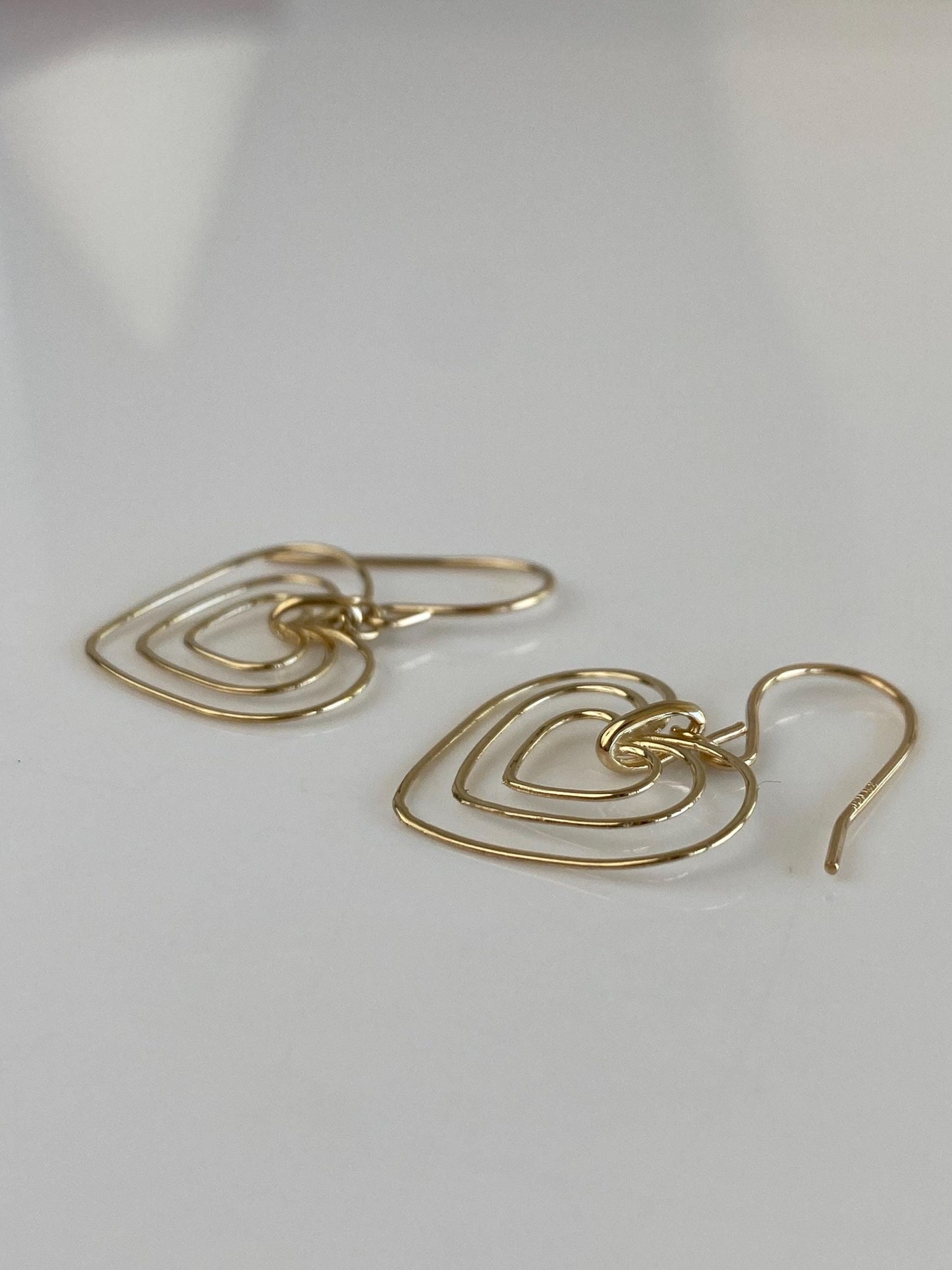 Vintage Solid 14k Yellow Gold Wire Heart Dangle Earrings